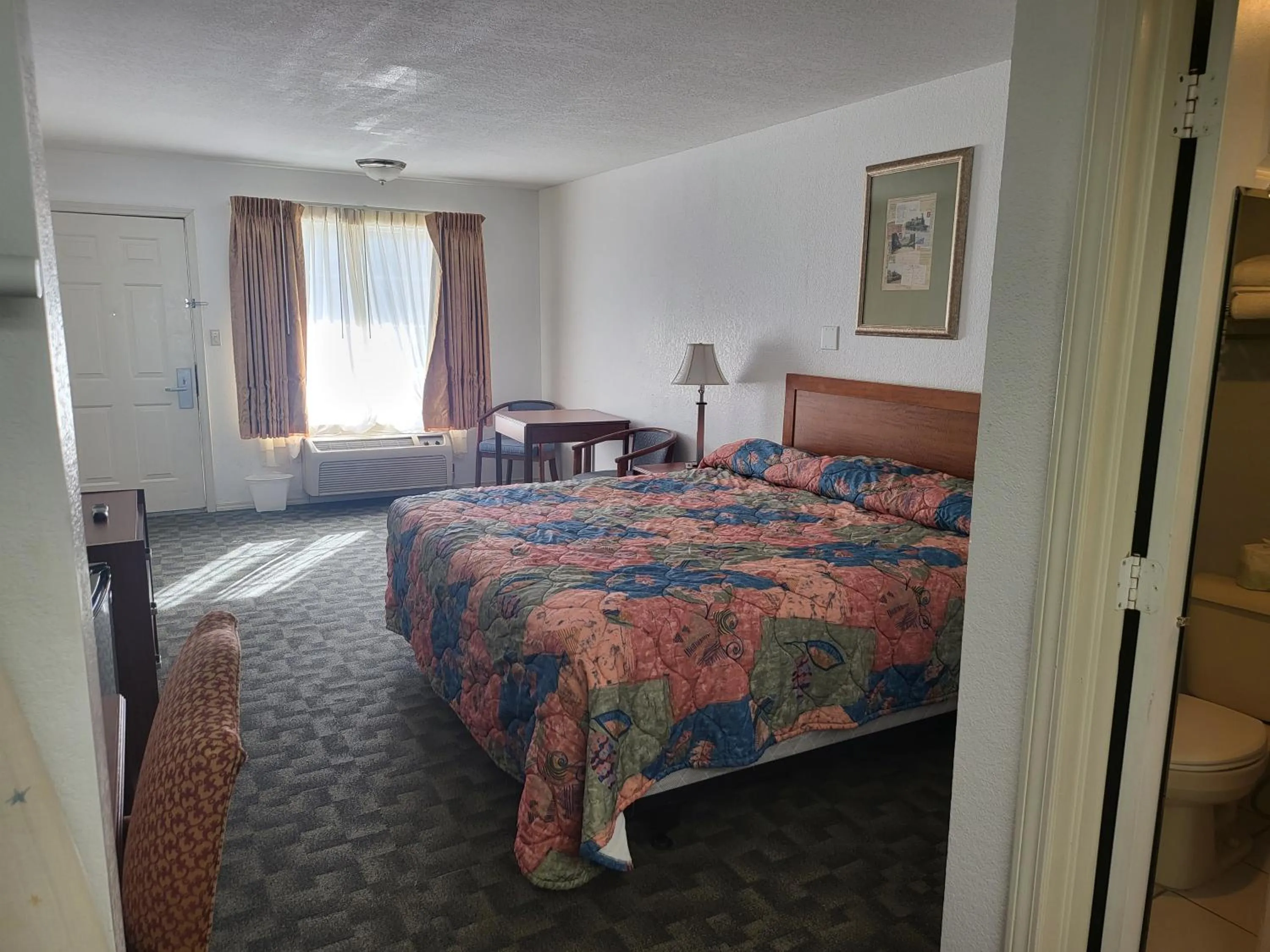 Standard King Room in Blue Ribbon Inn and Suites