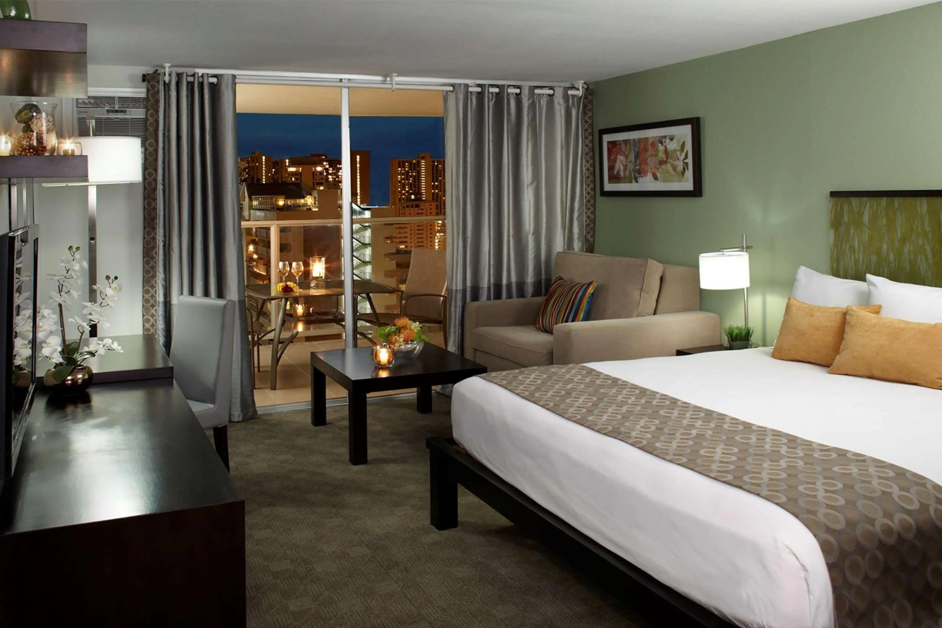 Studio Kitchenette Panoramic City View in Skyline Island Colony Hotel