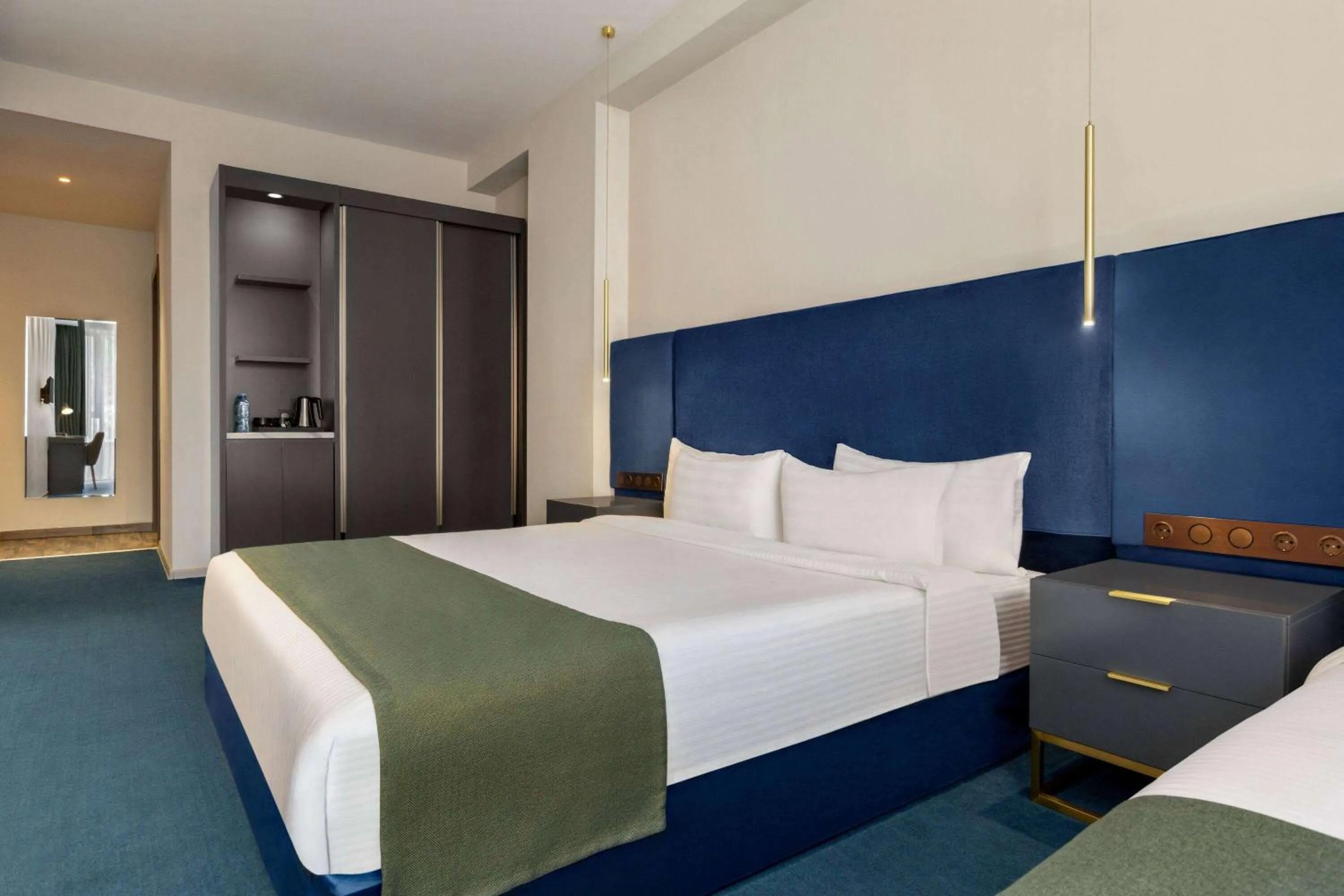 King Room with Roll-in Shower - Mobility Access/Non-Smoking in Ramada by Wyndham Tbilisi Old City
