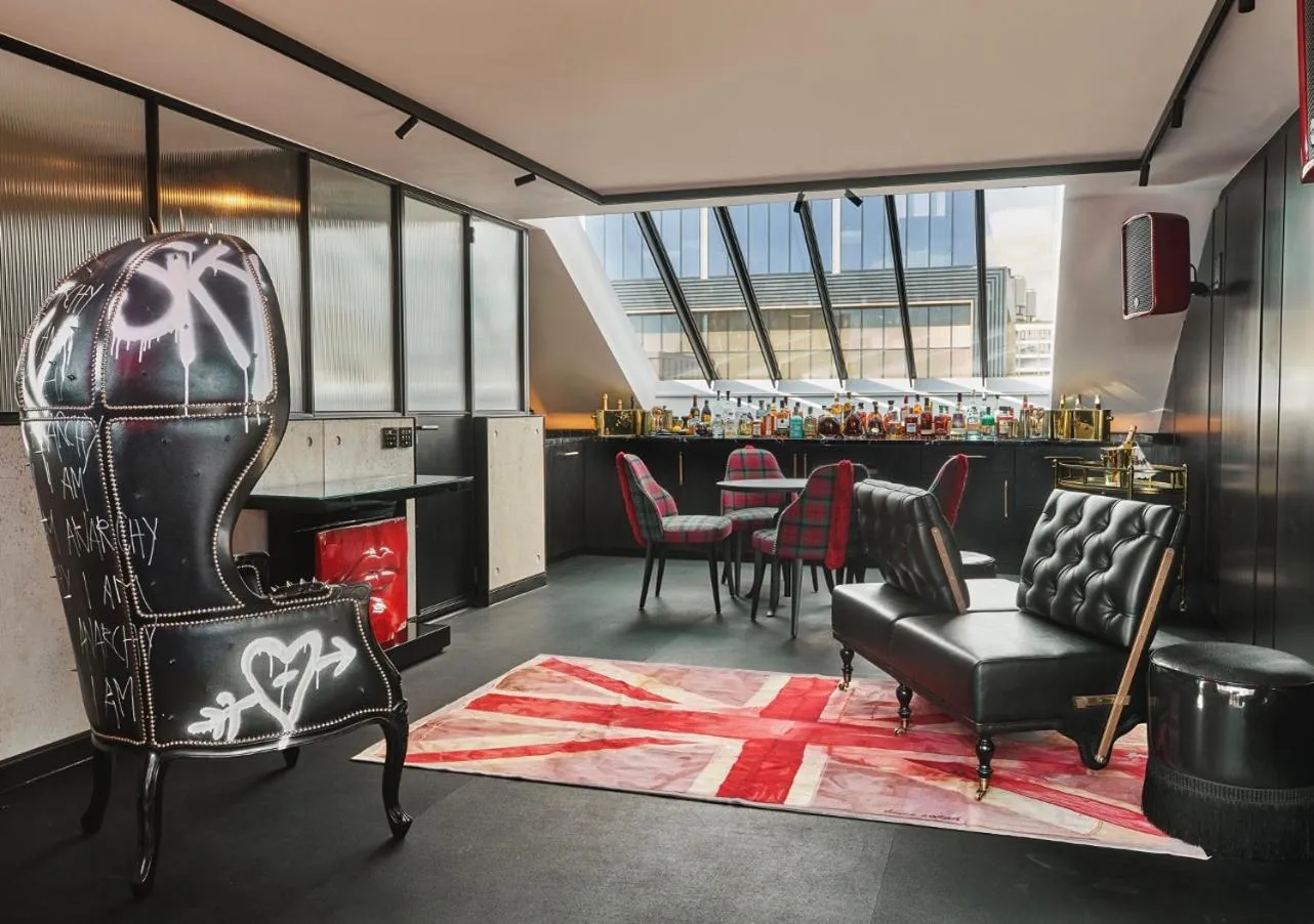 Two-Bedroom Lofthouse Apartment in Chateau Denmark London