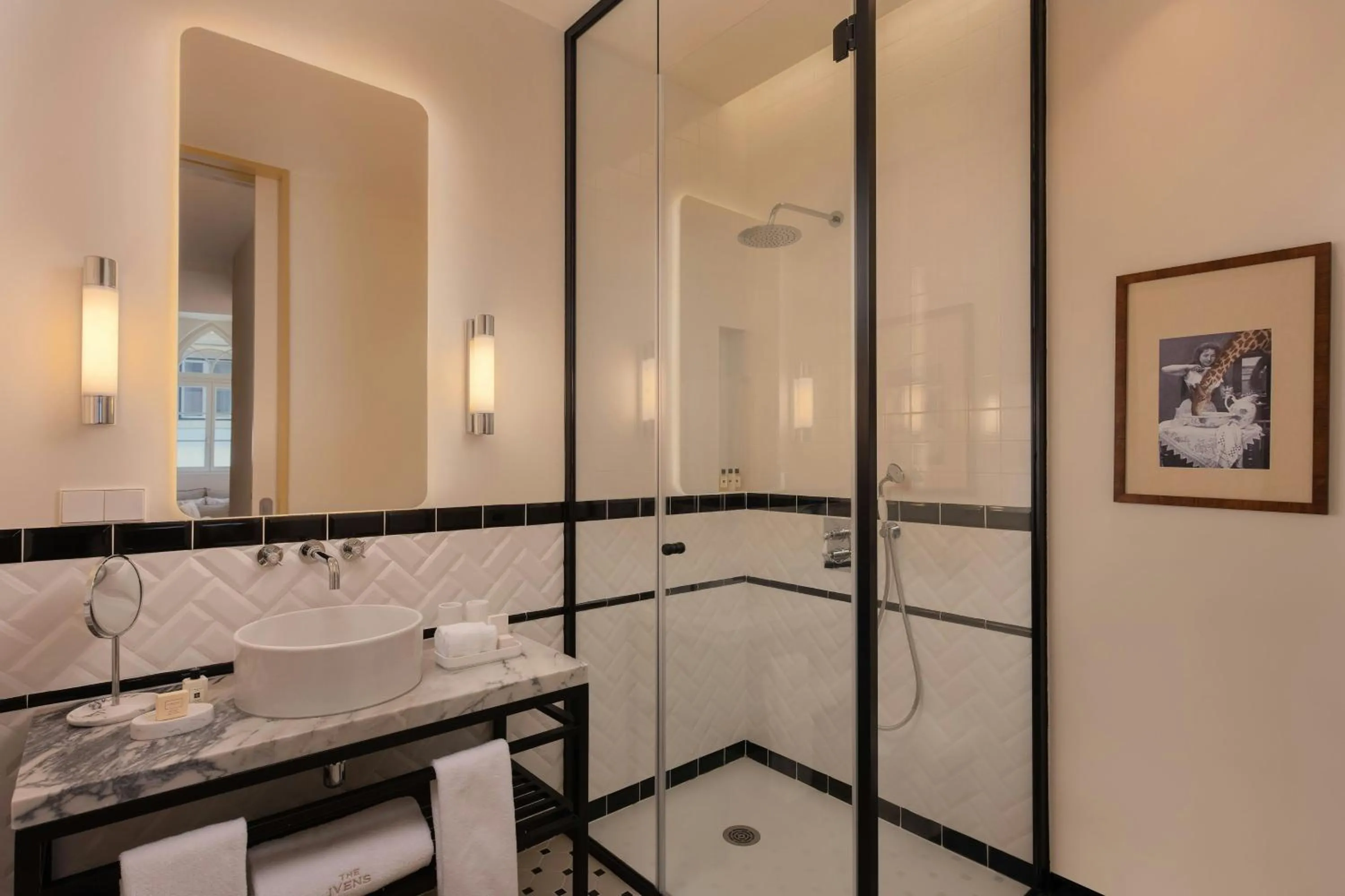 Capelo Guest room with 2 Twin/Single Bed(s), Courtyard view in The Ivens, Autograph Collection