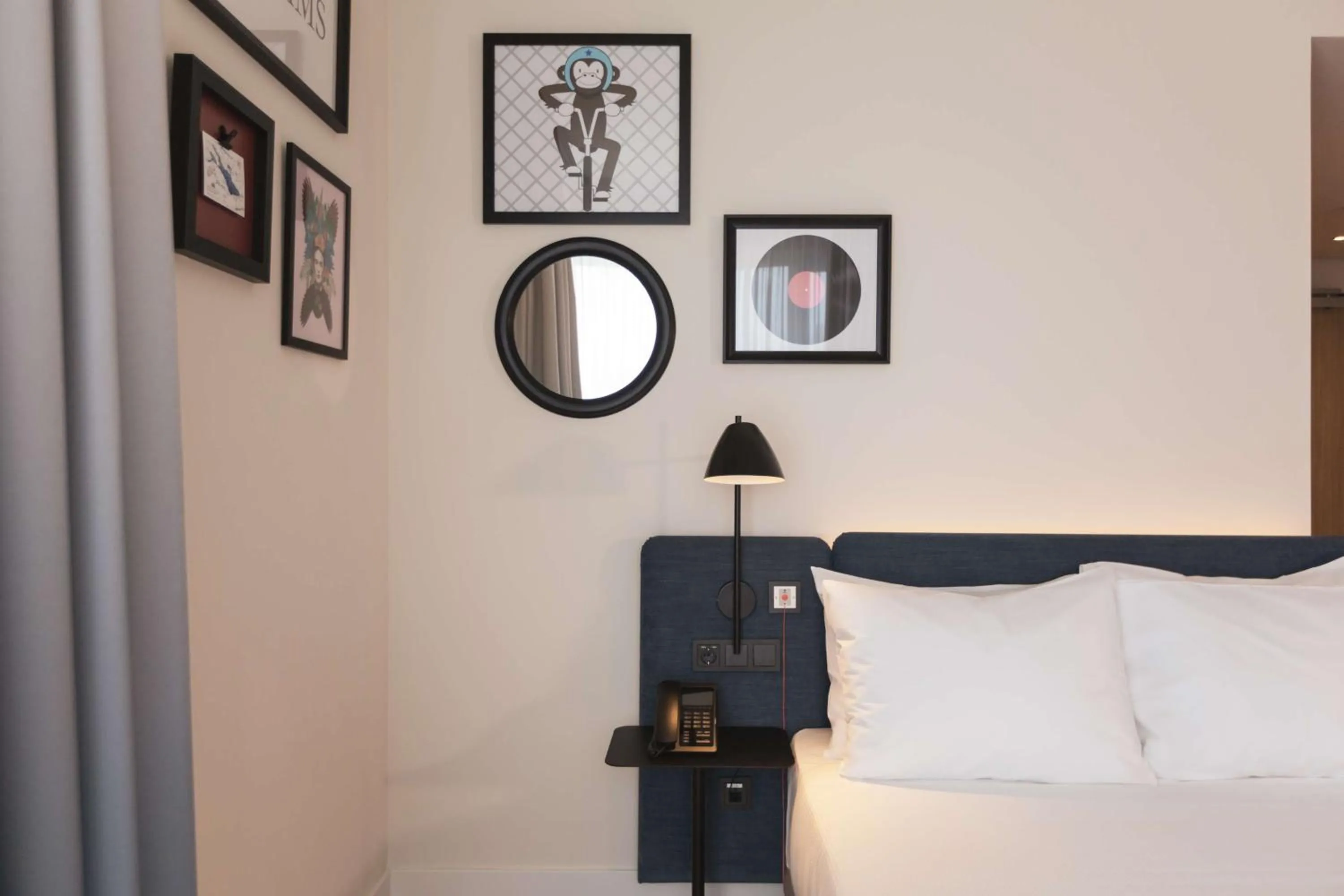 Queen Room - Mobility Access in Hampton by Hilton Konstanz