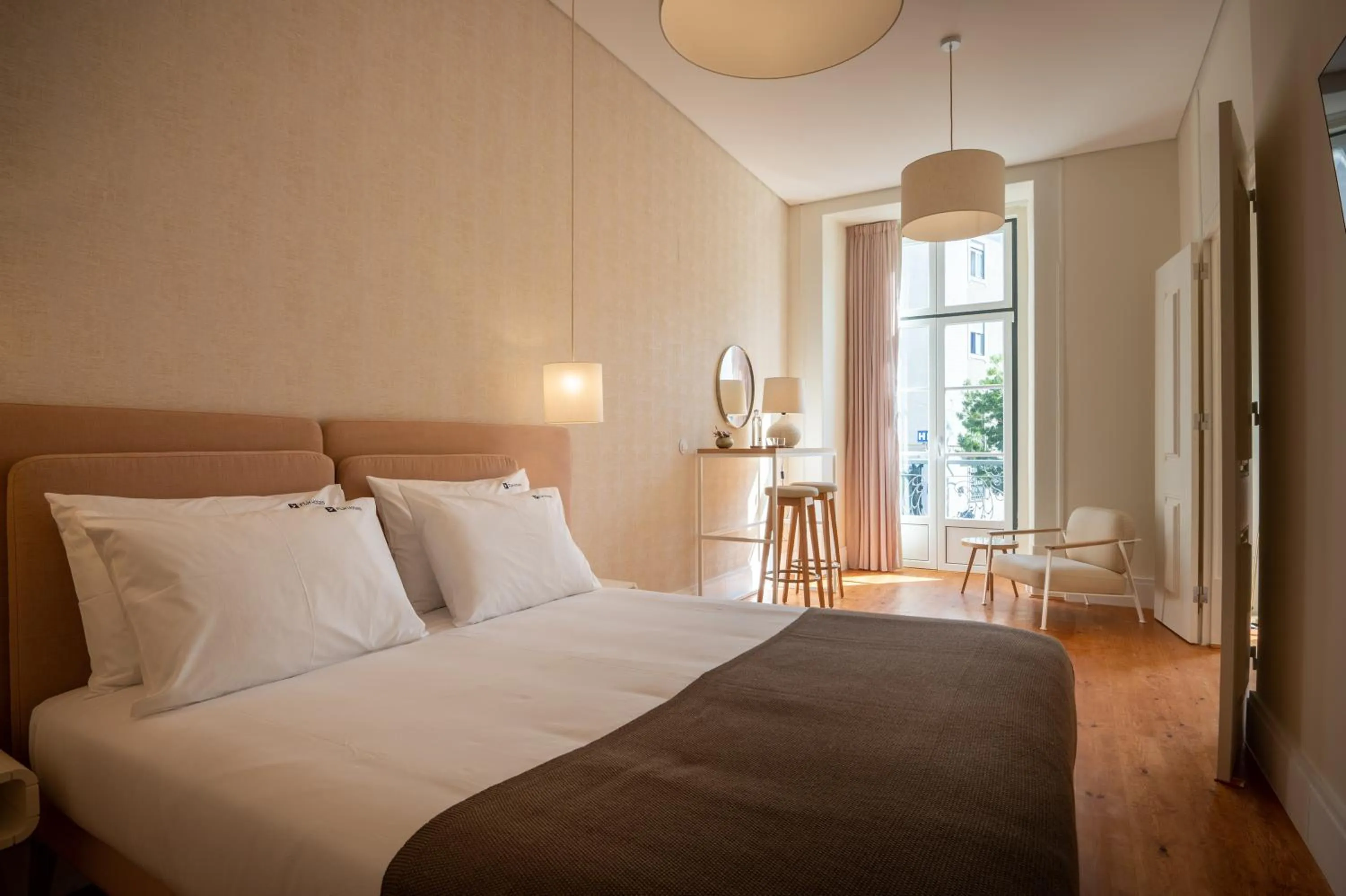 Suite with Street View in Memoria Lisboa FLH Hotels