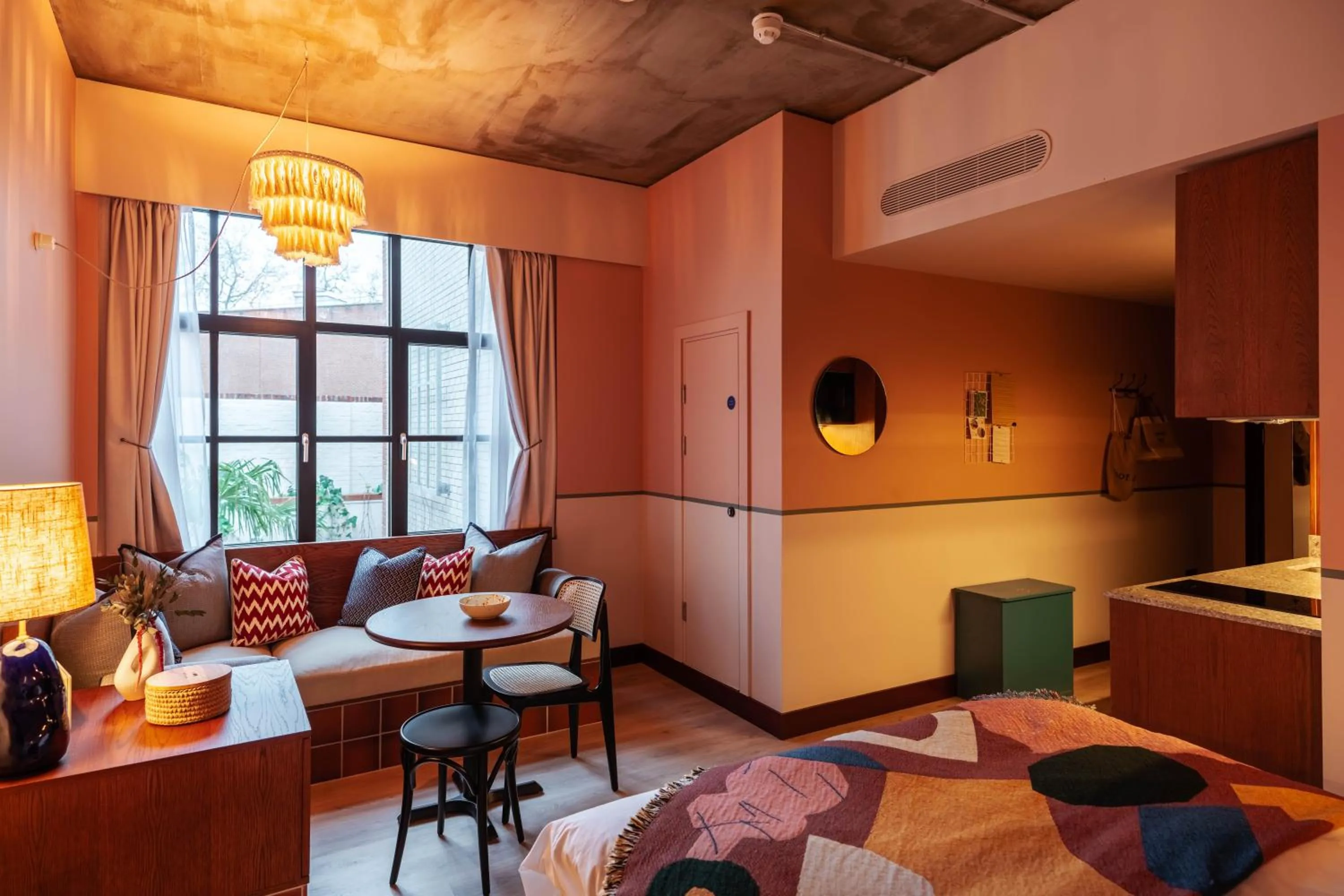 Lounge in room2 London Chiswick Hometel