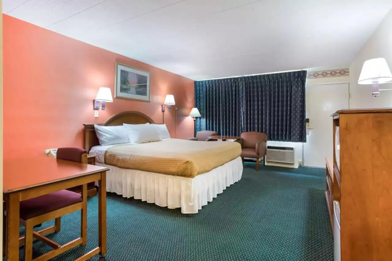 Standard King Room in Royal Inn Clearfield