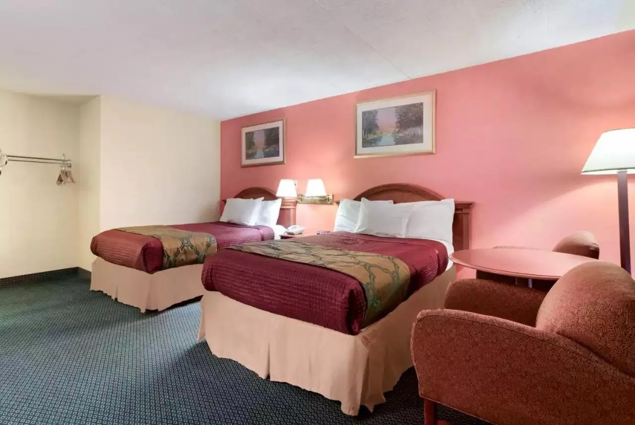 Standard Quadruple Room in Royal Inn Clearfield