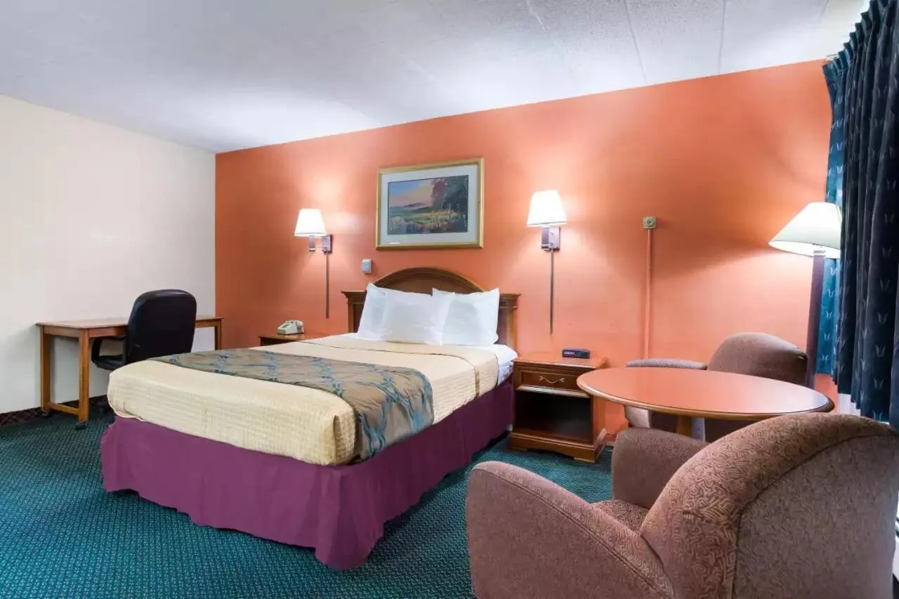 Standard Queen Room in Royal Inn Clearfield