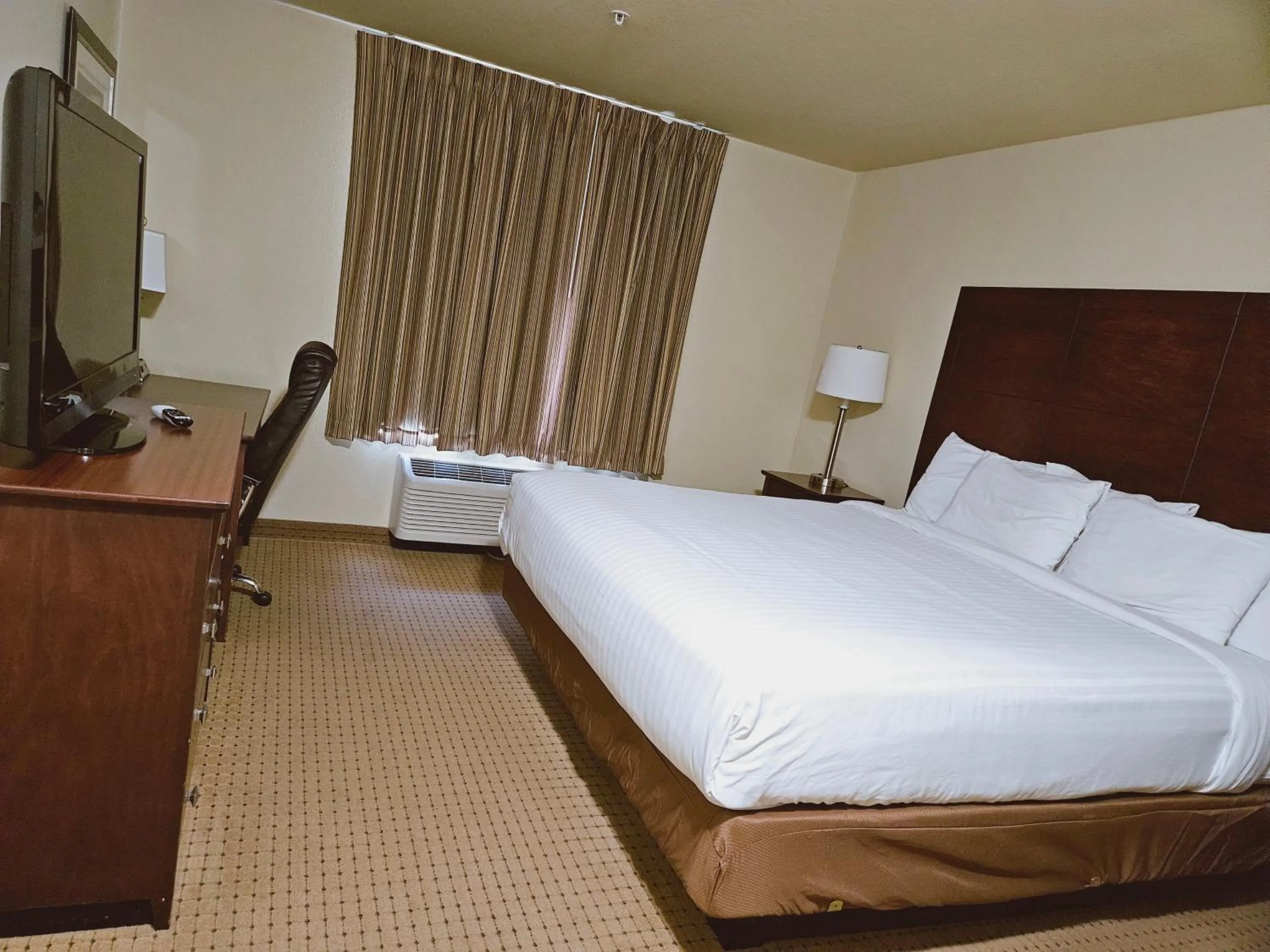 King Room - Non-Smoking in Cobblestone Inn & Suites - Bloomfield