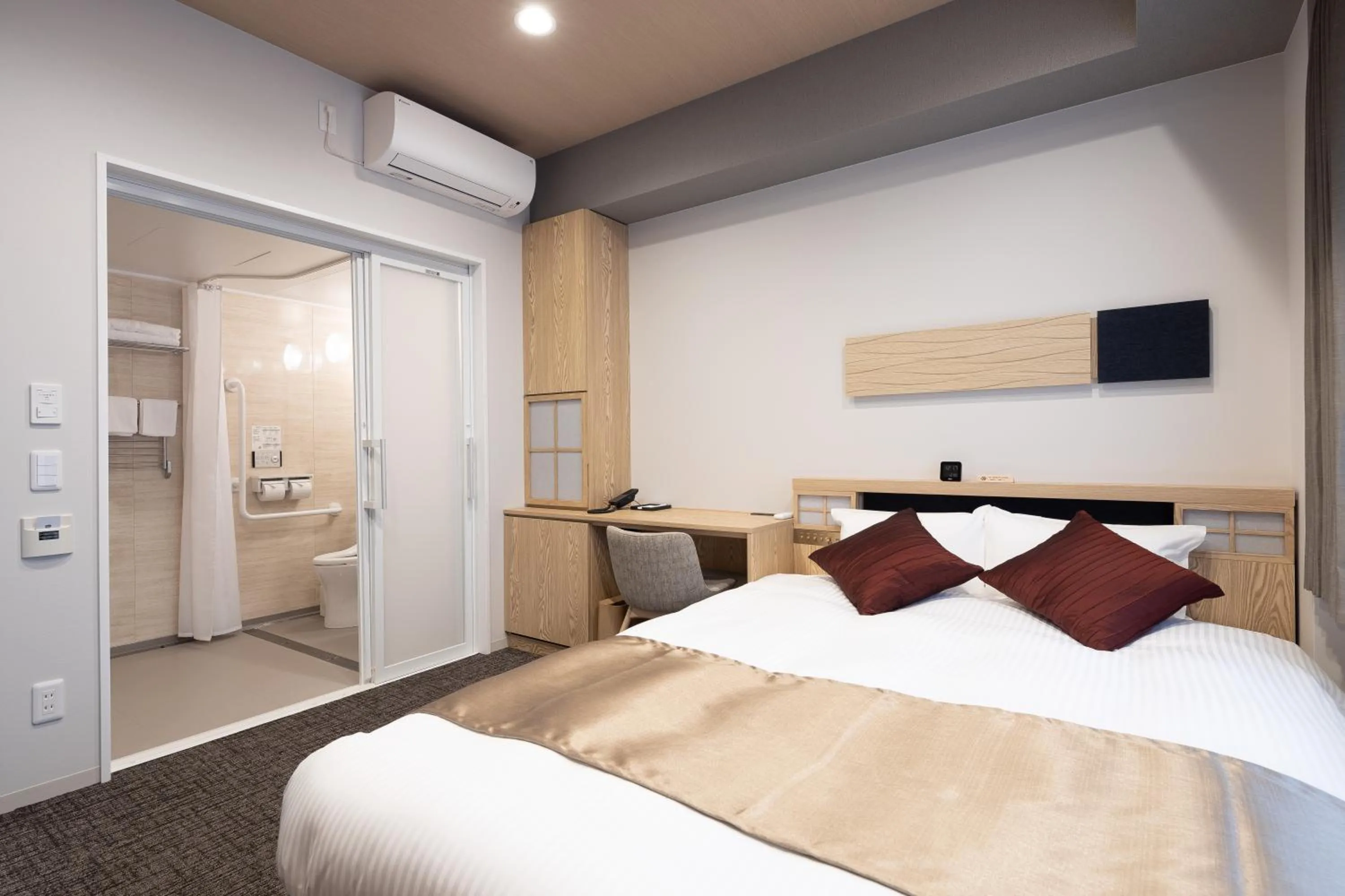 Double Room - single occupancy - Disability Access in Hotel Grand Cocoe Kurashiki