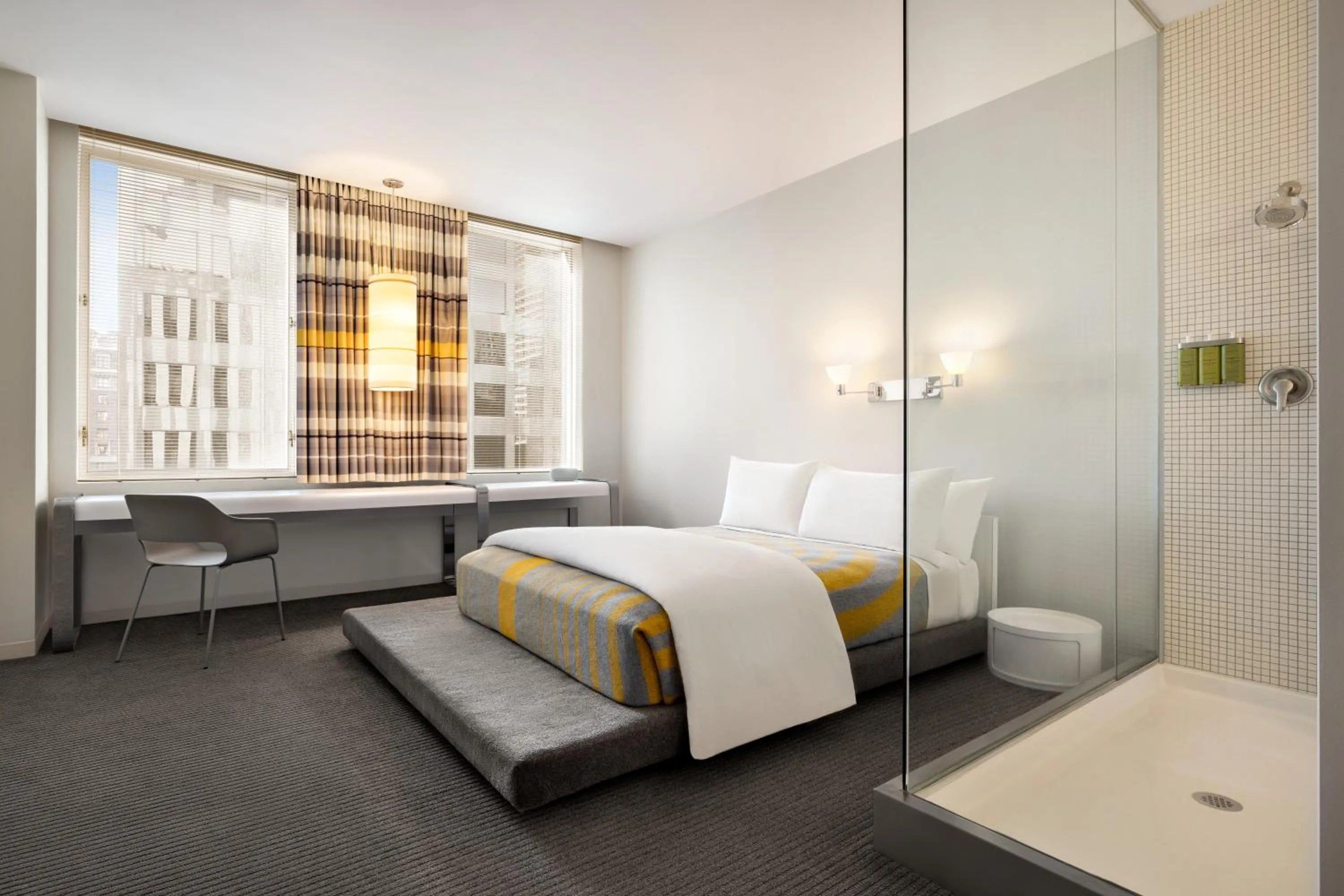 Select Queen Room in The Delphi Downtown LA