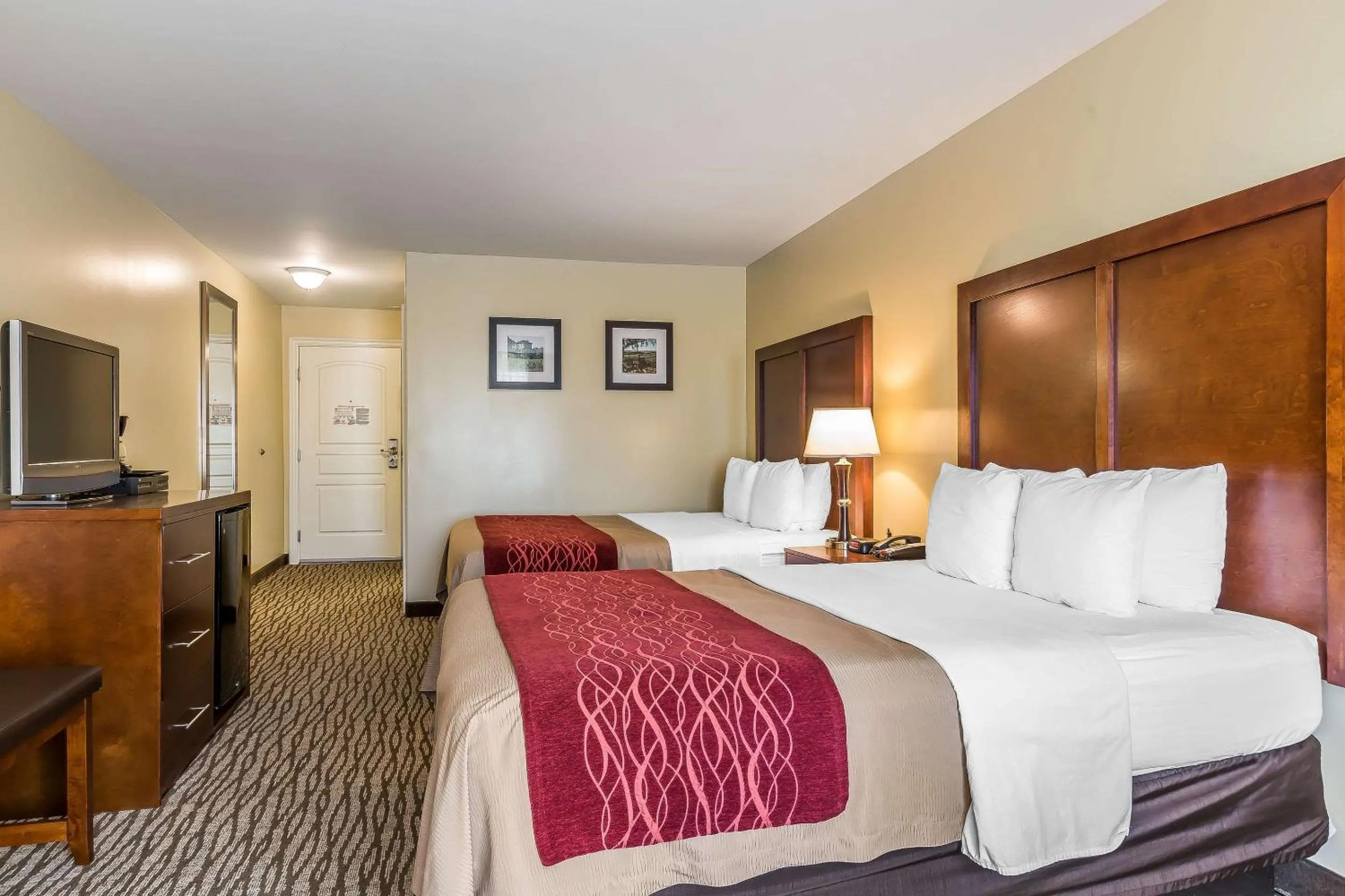 Queen Room with Two Queen Beds - Non-Smoking in Comfort Inn Pomona near Fairplex