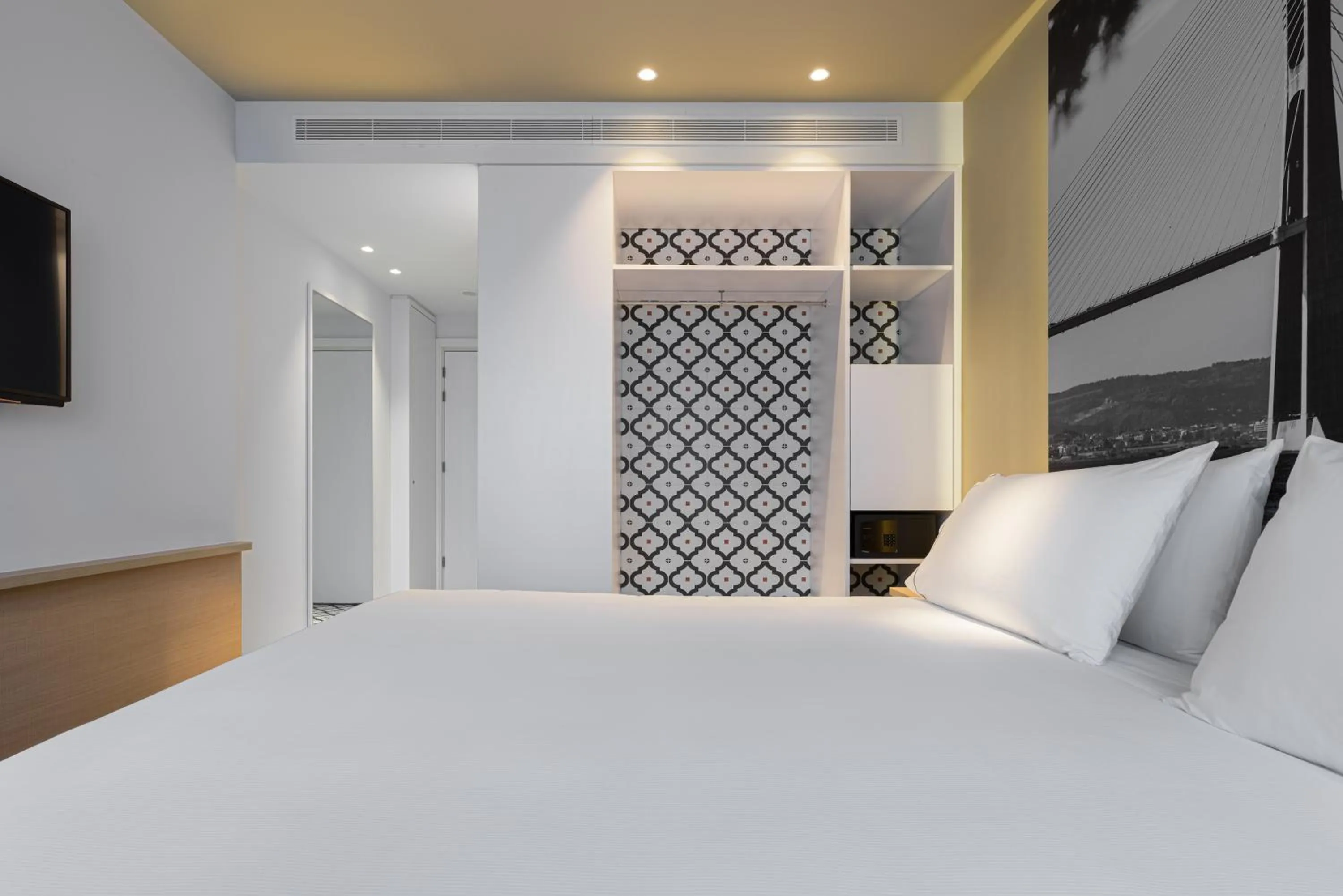 Deluxe Double or Twin Room with River View in Ikonik Lisboa