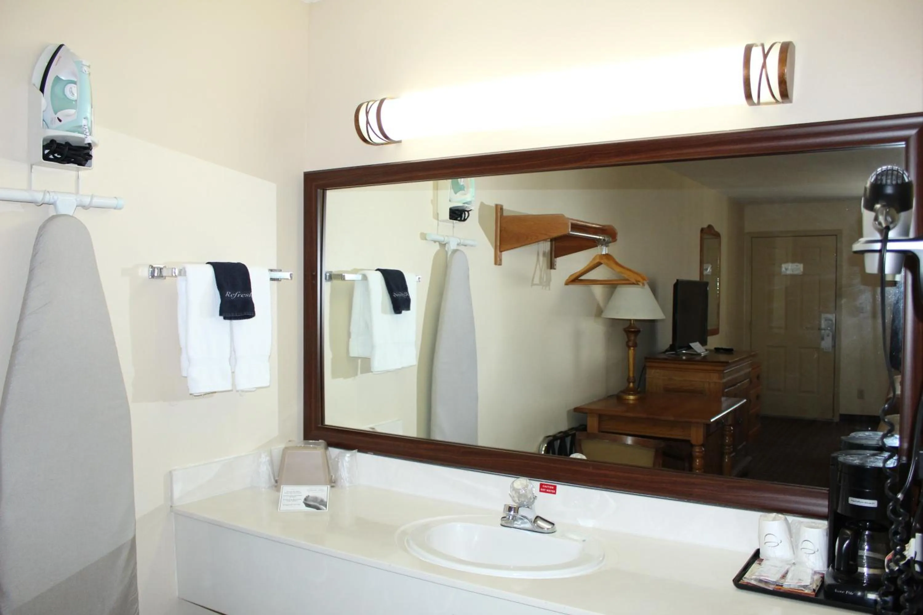 Queen Room with Two Queen Beds in Gazebo Inn