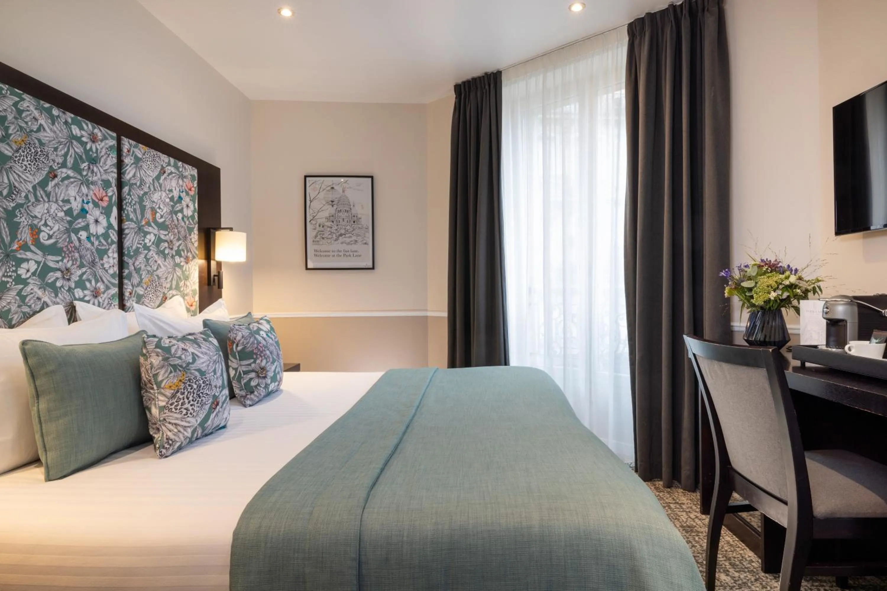 Superior Double Room in Hotel Park Lane Paris