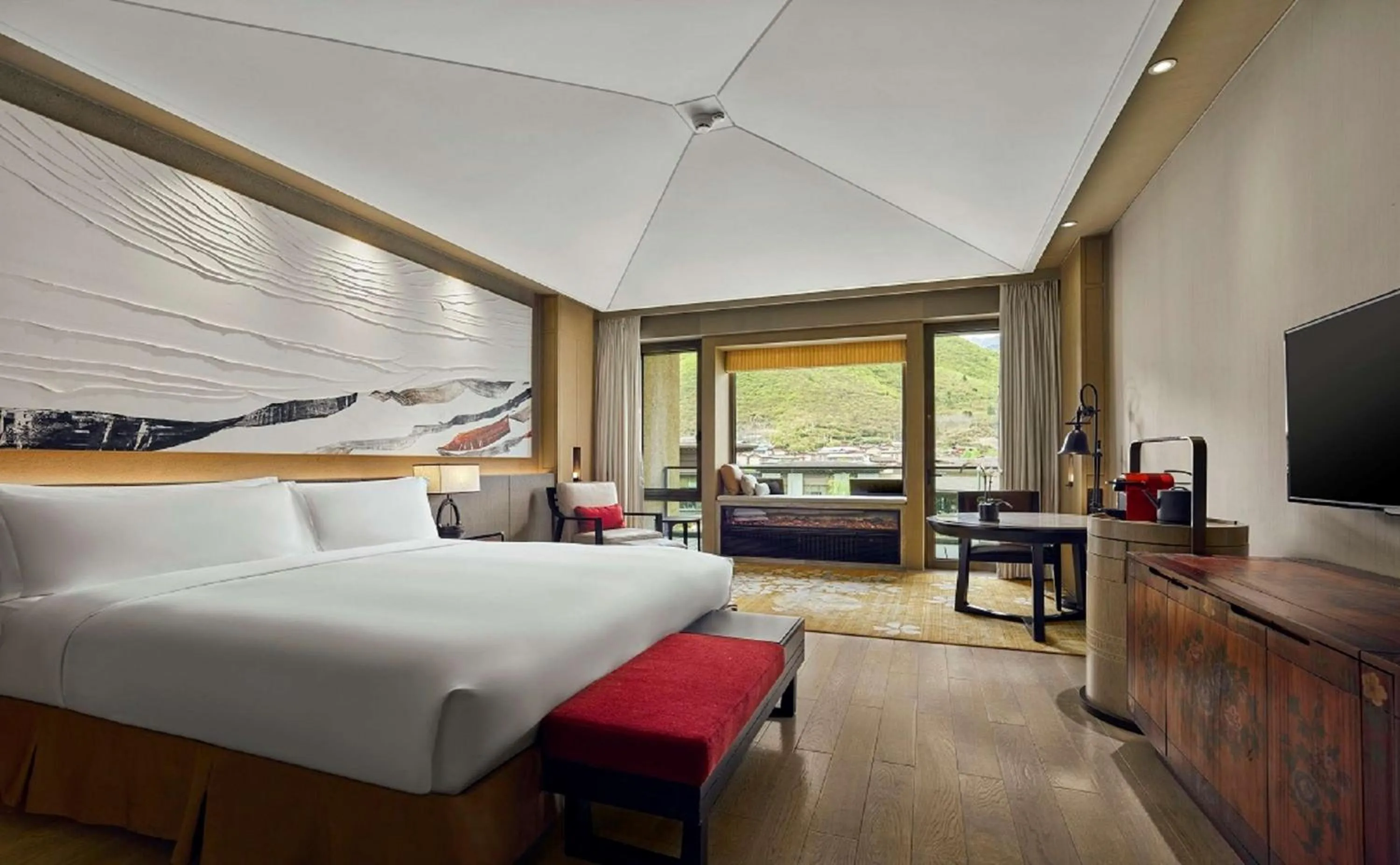 Deluxe King Room with Lake View in Conrad Jiuzhaigou