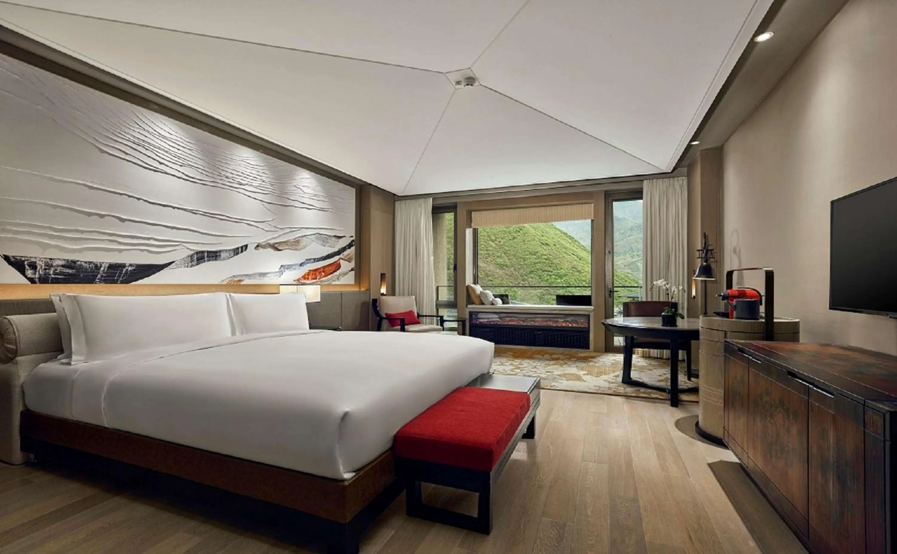 Deluxe King Room in Conrad Jiuzhaigou