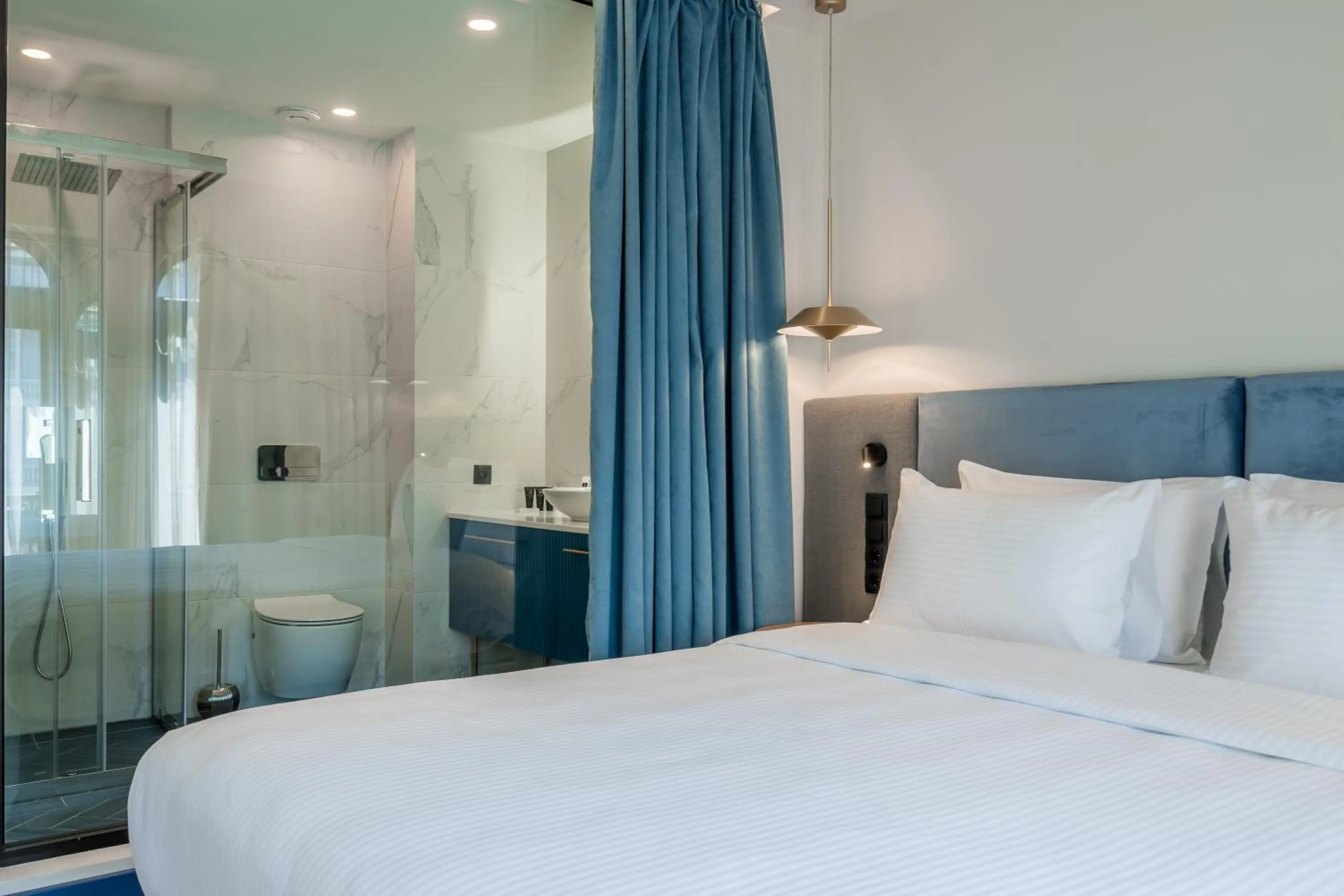 Deluxe Double Room with Bath in Abanotubani Boutique hotel