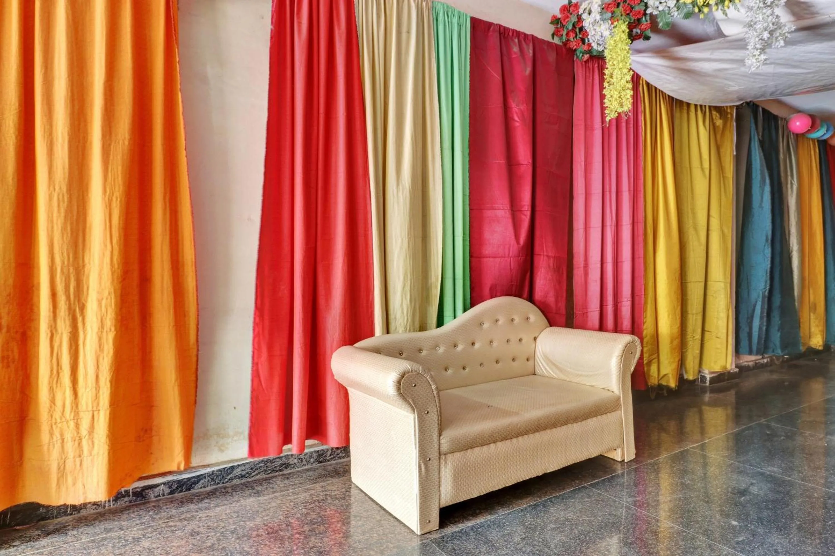 OYO 82518 hotel Royal in