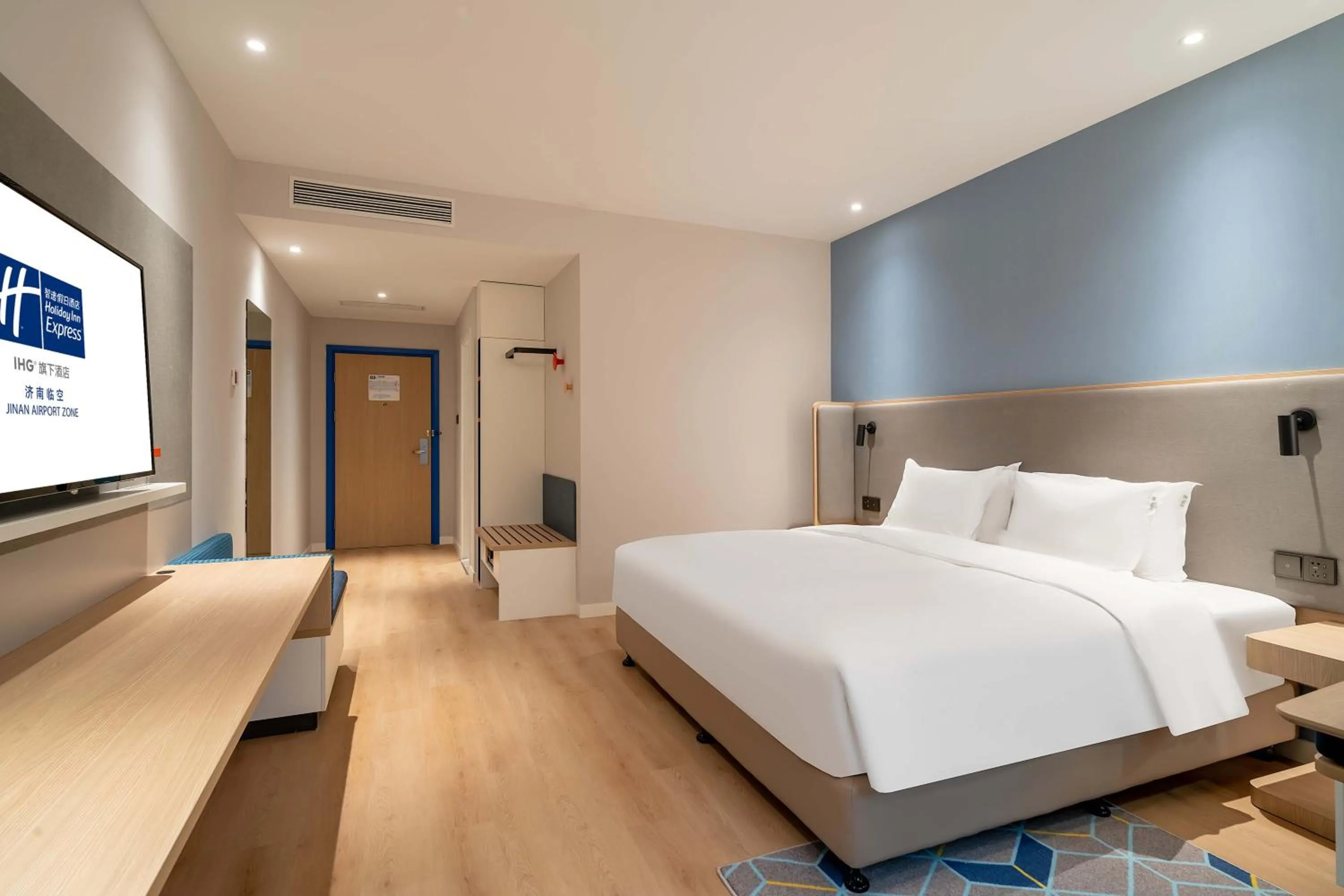 Standard King Room with Atrium View in Holiday Inn Express Jinan Airport Zone by IHG