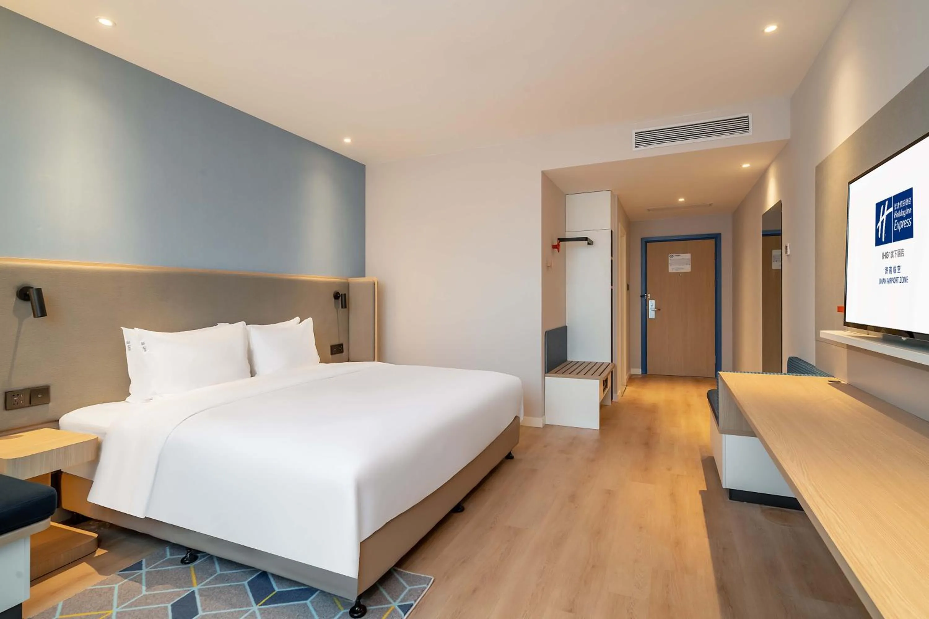 Standard King Room with Extra Floor Space in Holiday Inn Express Jinan Airport Zone by IHG