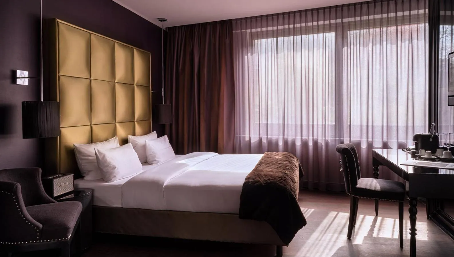 Select Double Room in Roomers Frankfurt Central, Autograph Collection