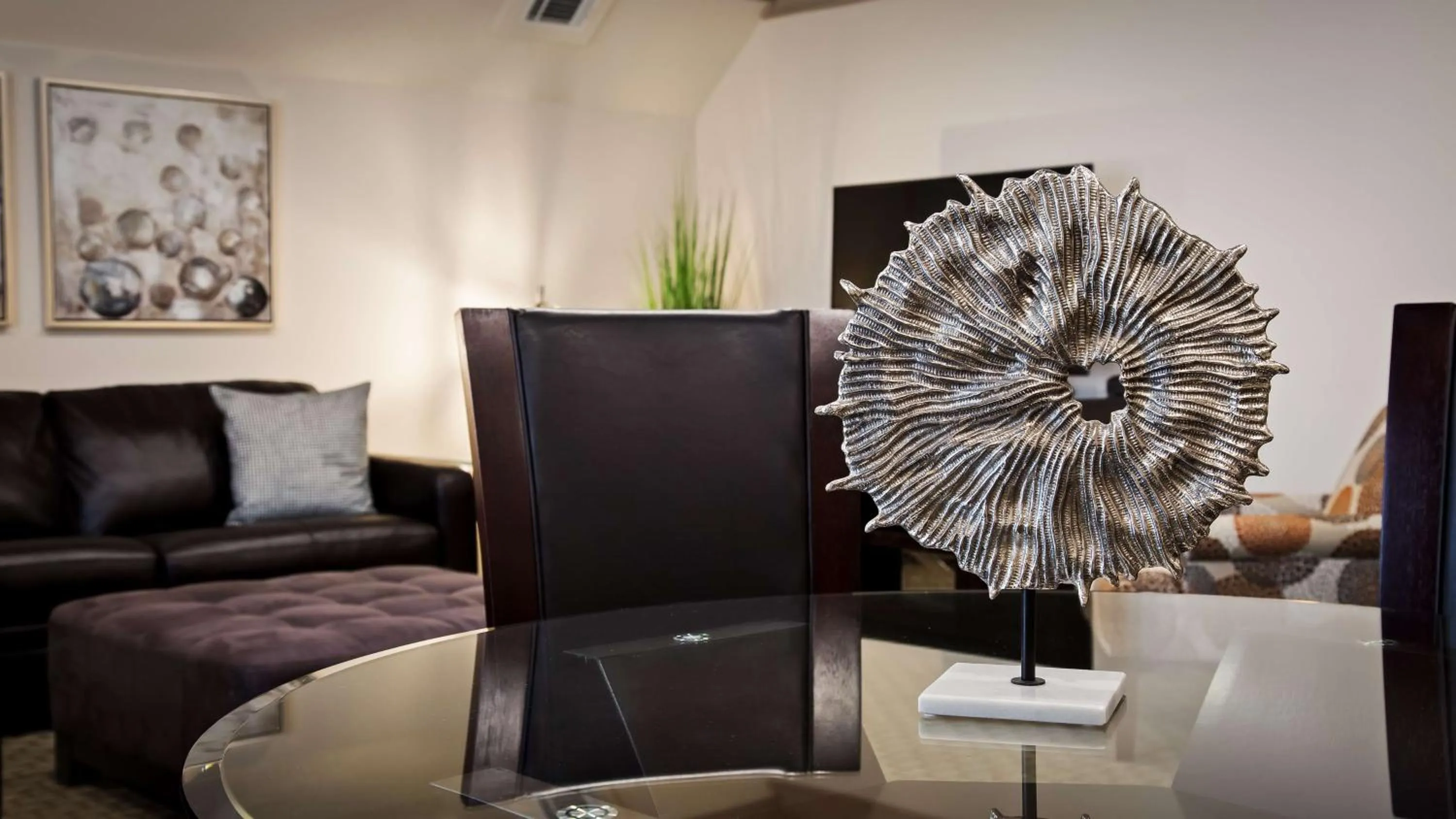 King Suite with Sofa Bed - Non-Smoking in Best Western Plus Concordville Hotel