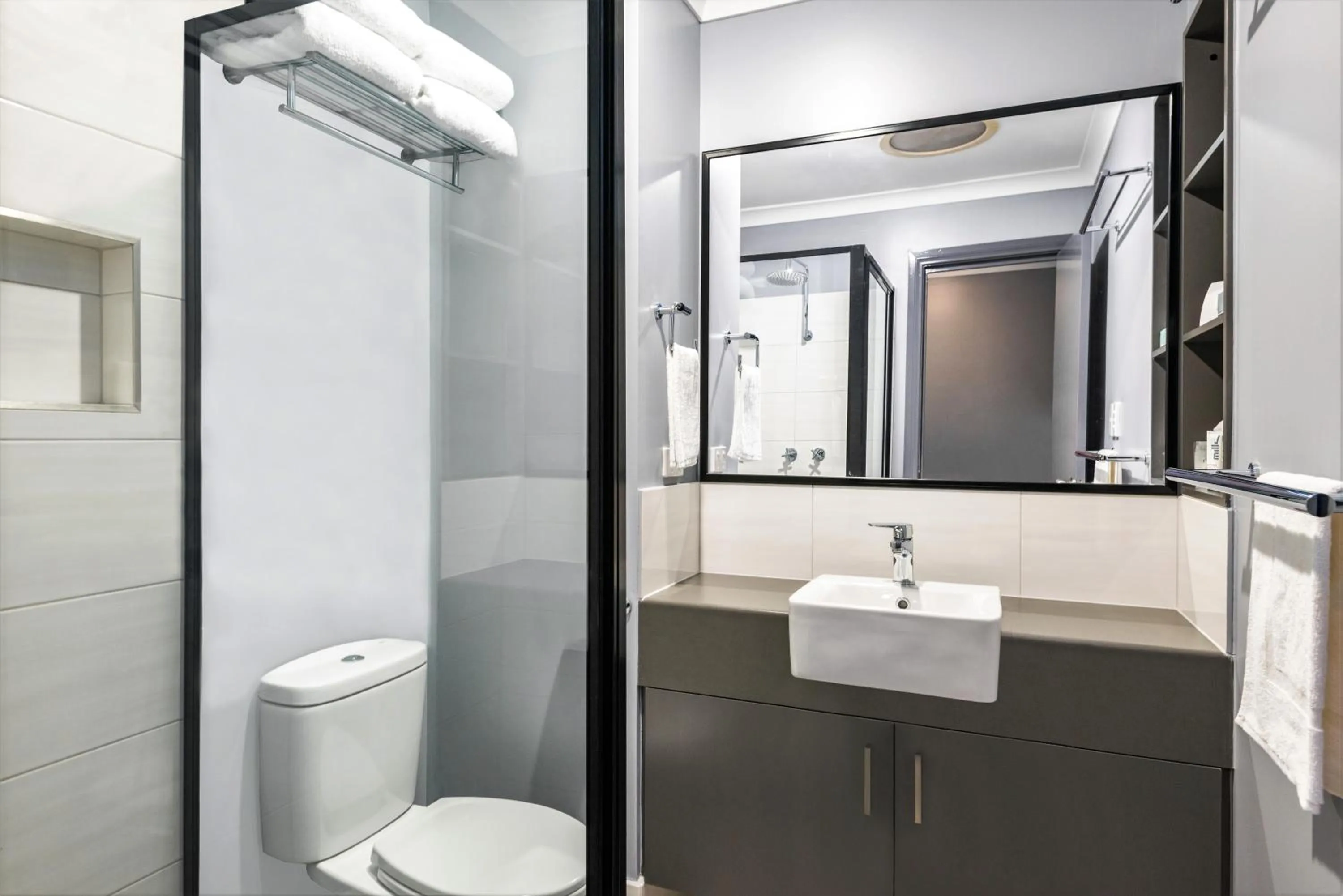 Two-Bedroom Townhouse with Two Queen Beds in Quest Yelverton Kalgoorlie