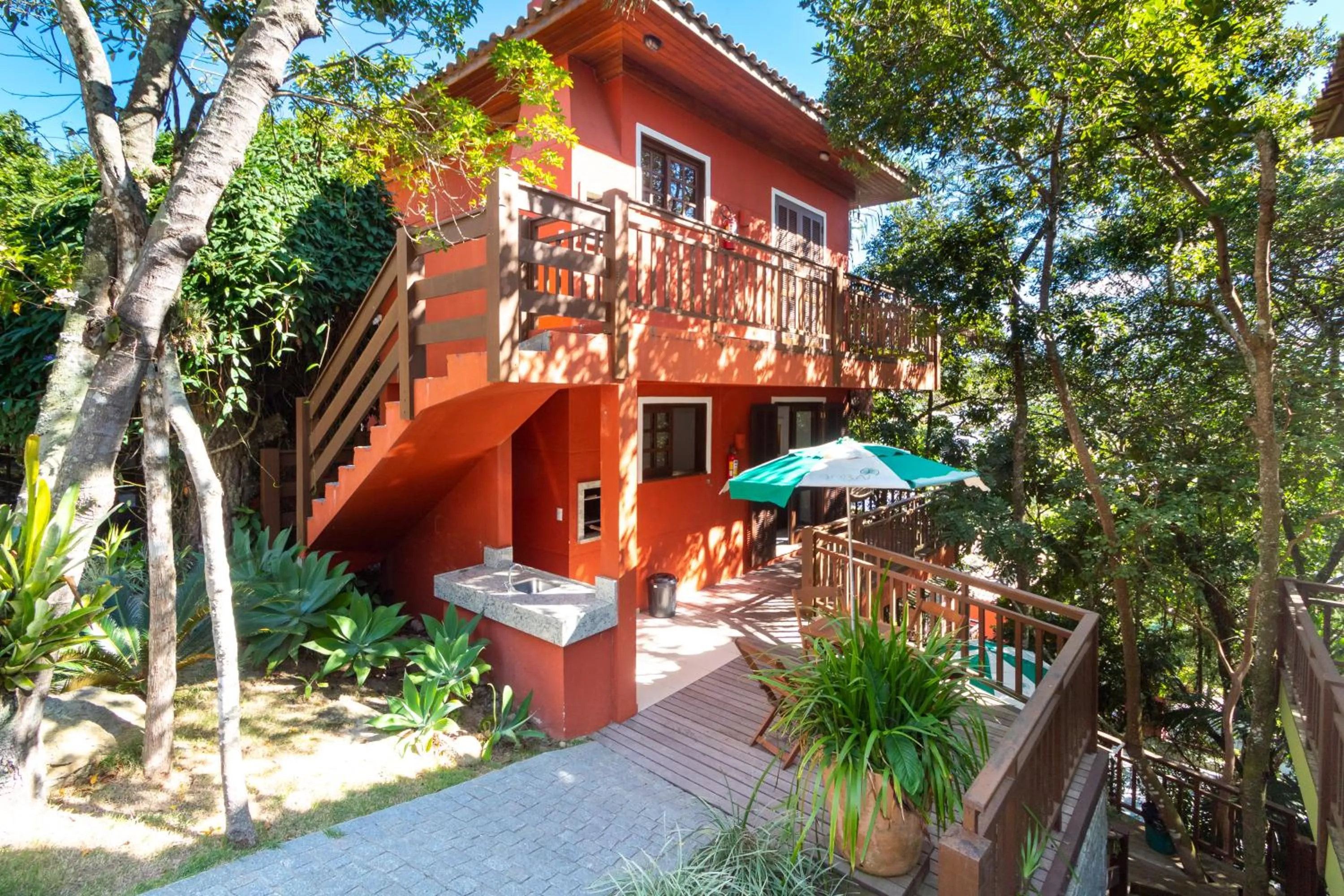 Large One-Bedroom Bungalow in Dubai Bungalows Bombinhas