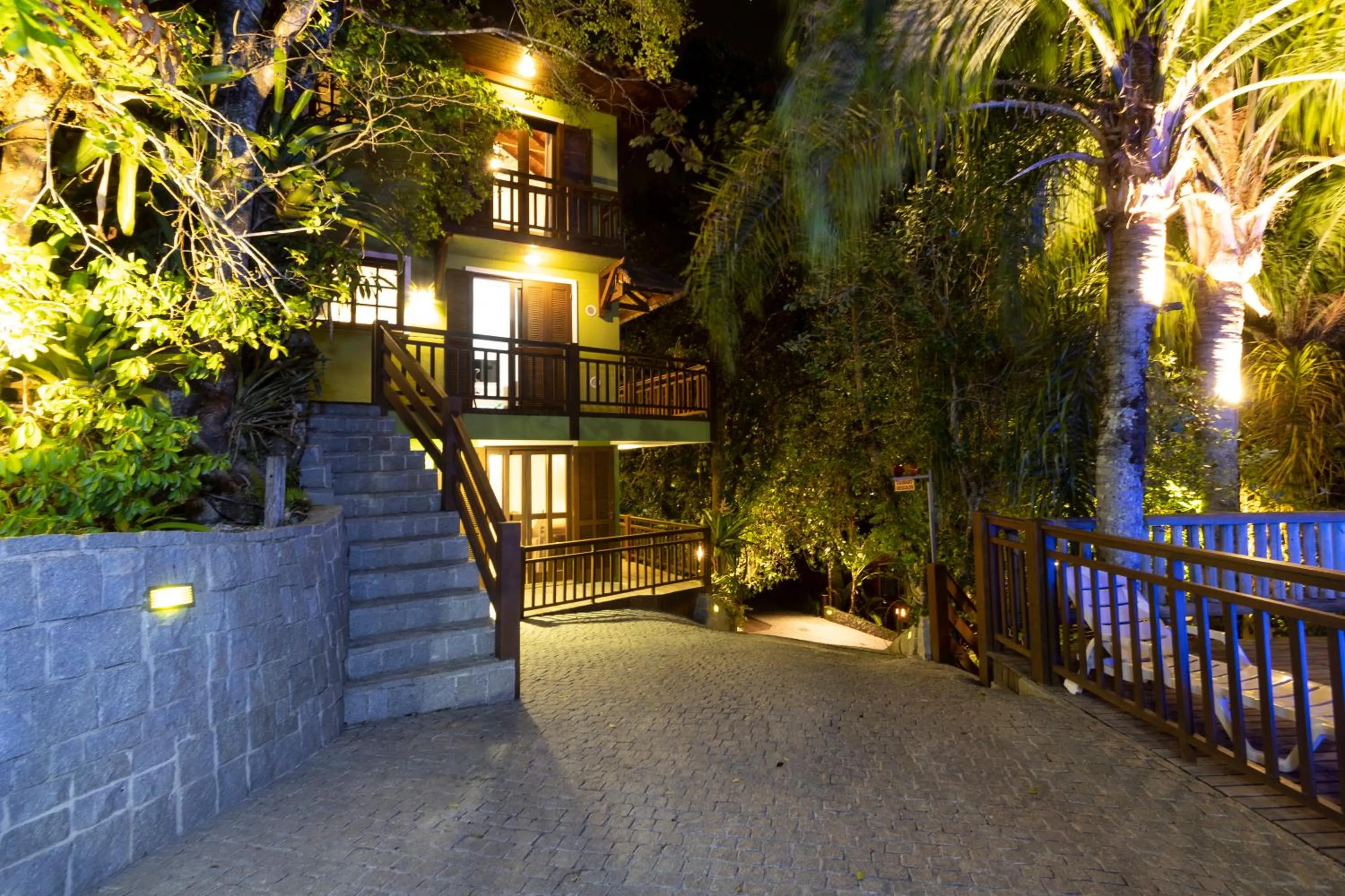 Triple Room with Private Bathroom in Dubai Bungalows Bombinhas