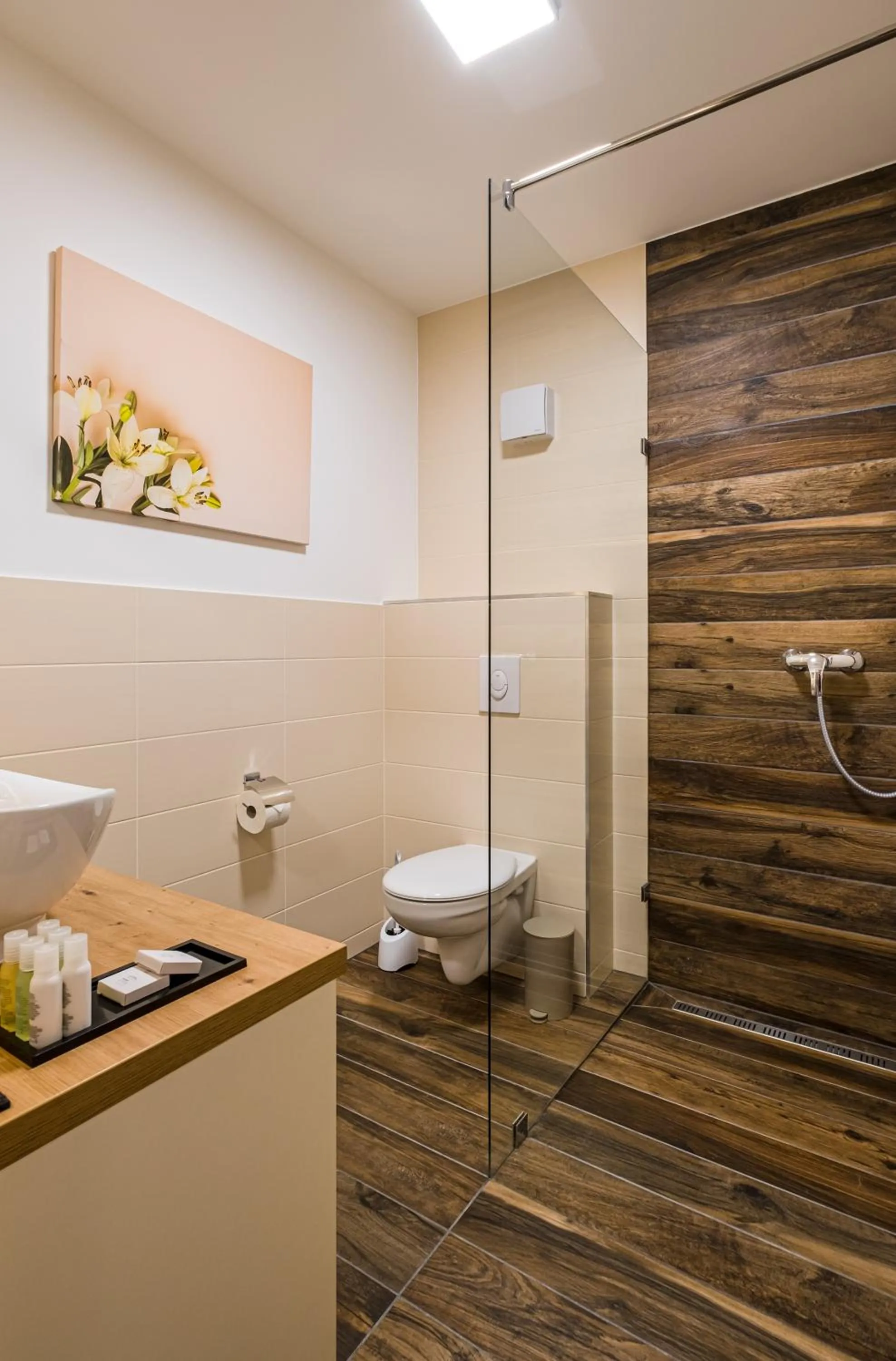 Standard Queen Room in Kistücsök Food & Room