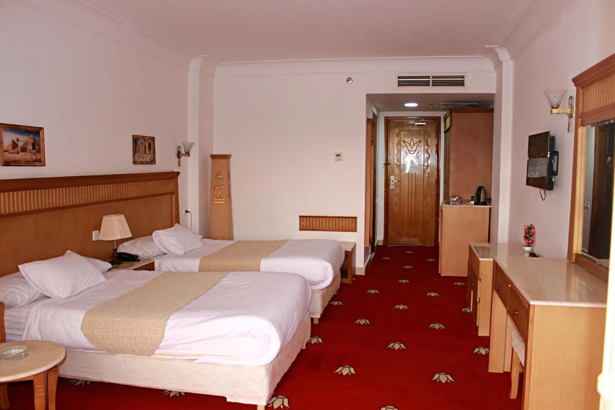 Deluxe Twin Room in Regency Pyramids Hotel