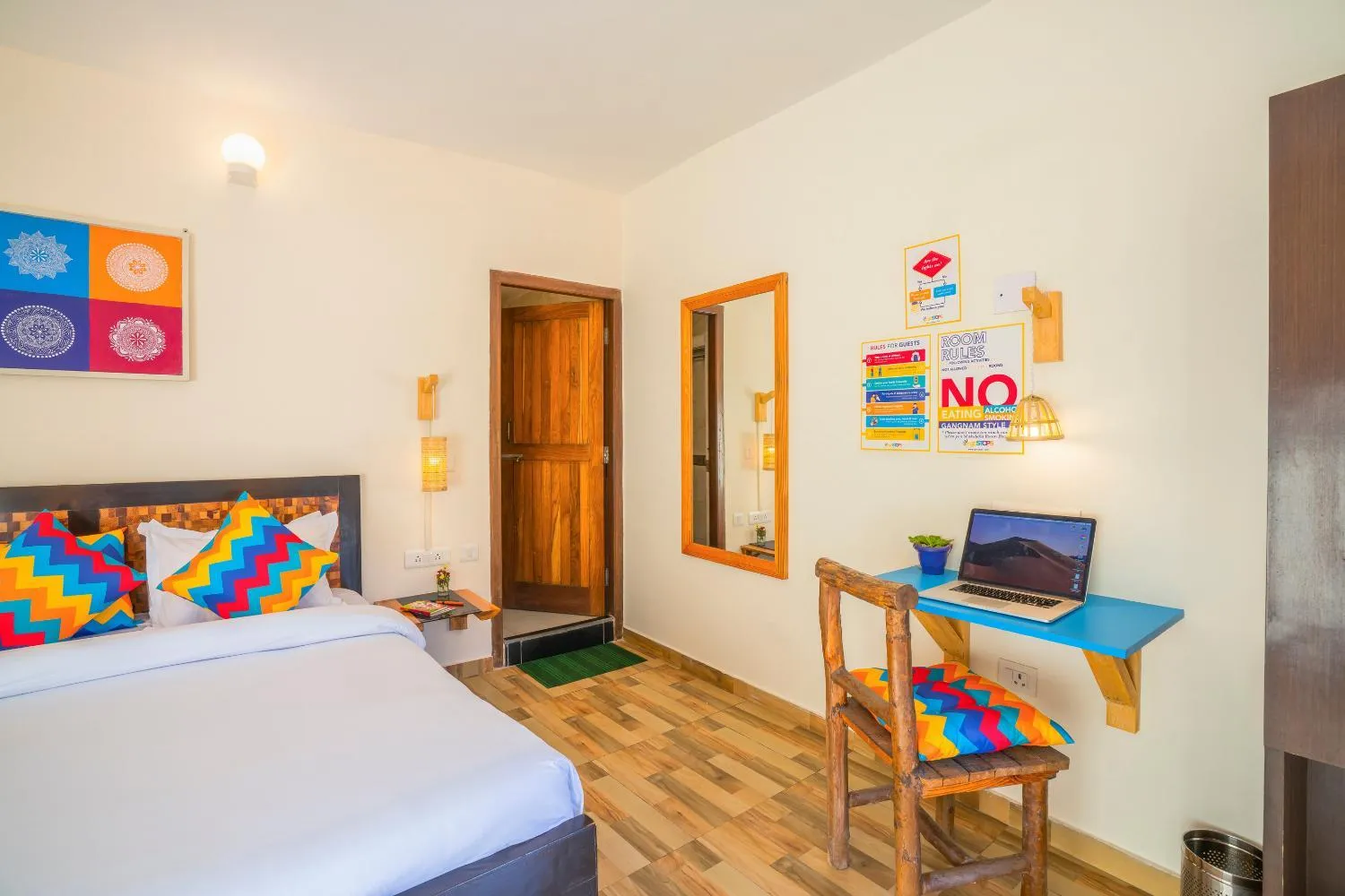 Deluxe Private Room with Mountain View and Ensuite Bathroom in goSTOPS Nainital