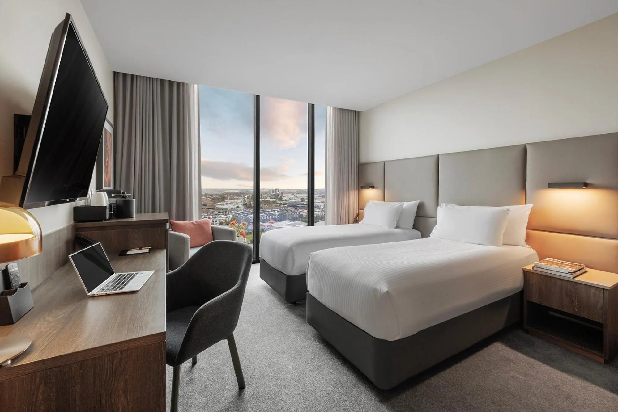 Deluxe Twin Room in Oakwood Premier Melbourne