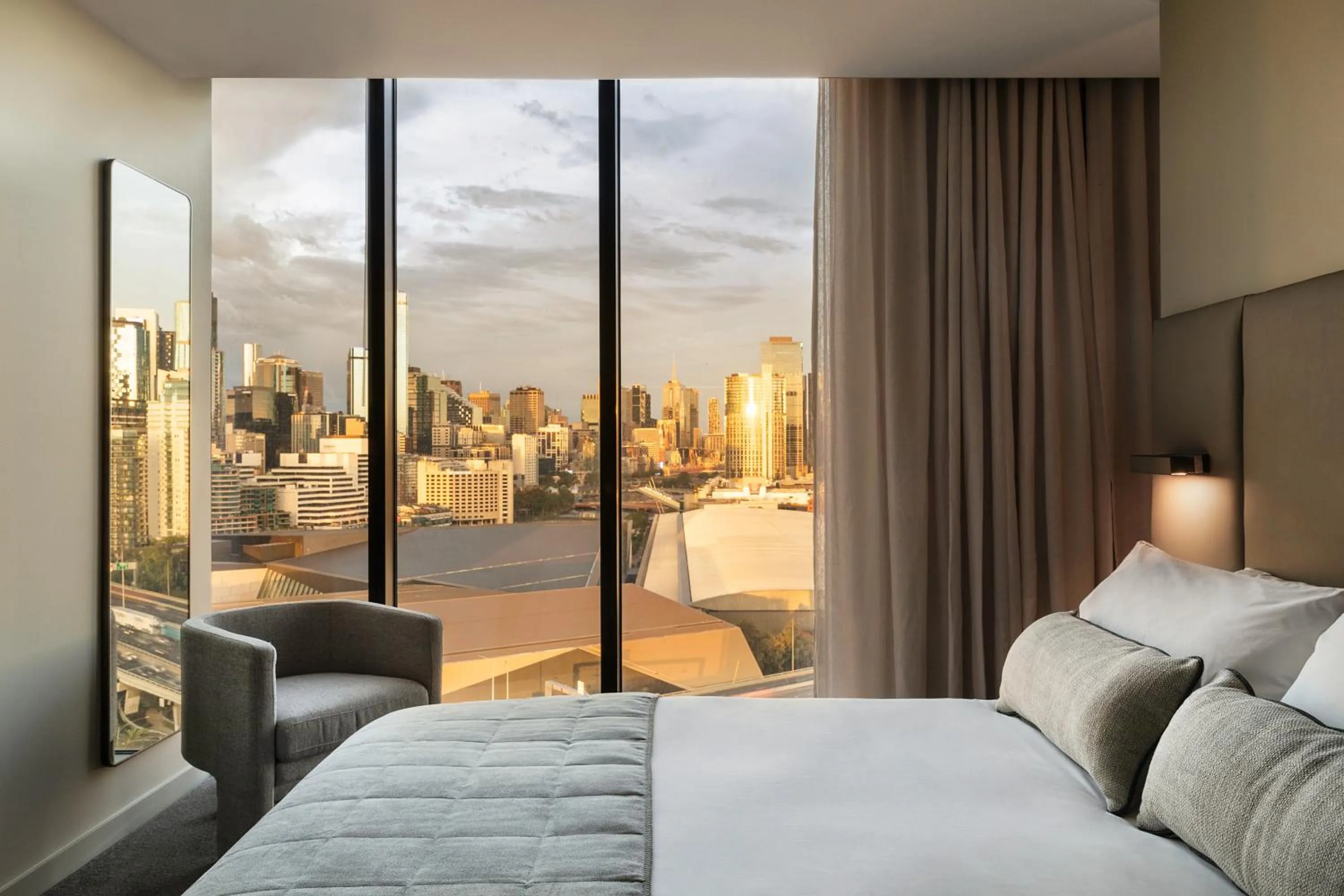 Deluxe One-Bedroom Apartment in Oakwood Premier Melbourne