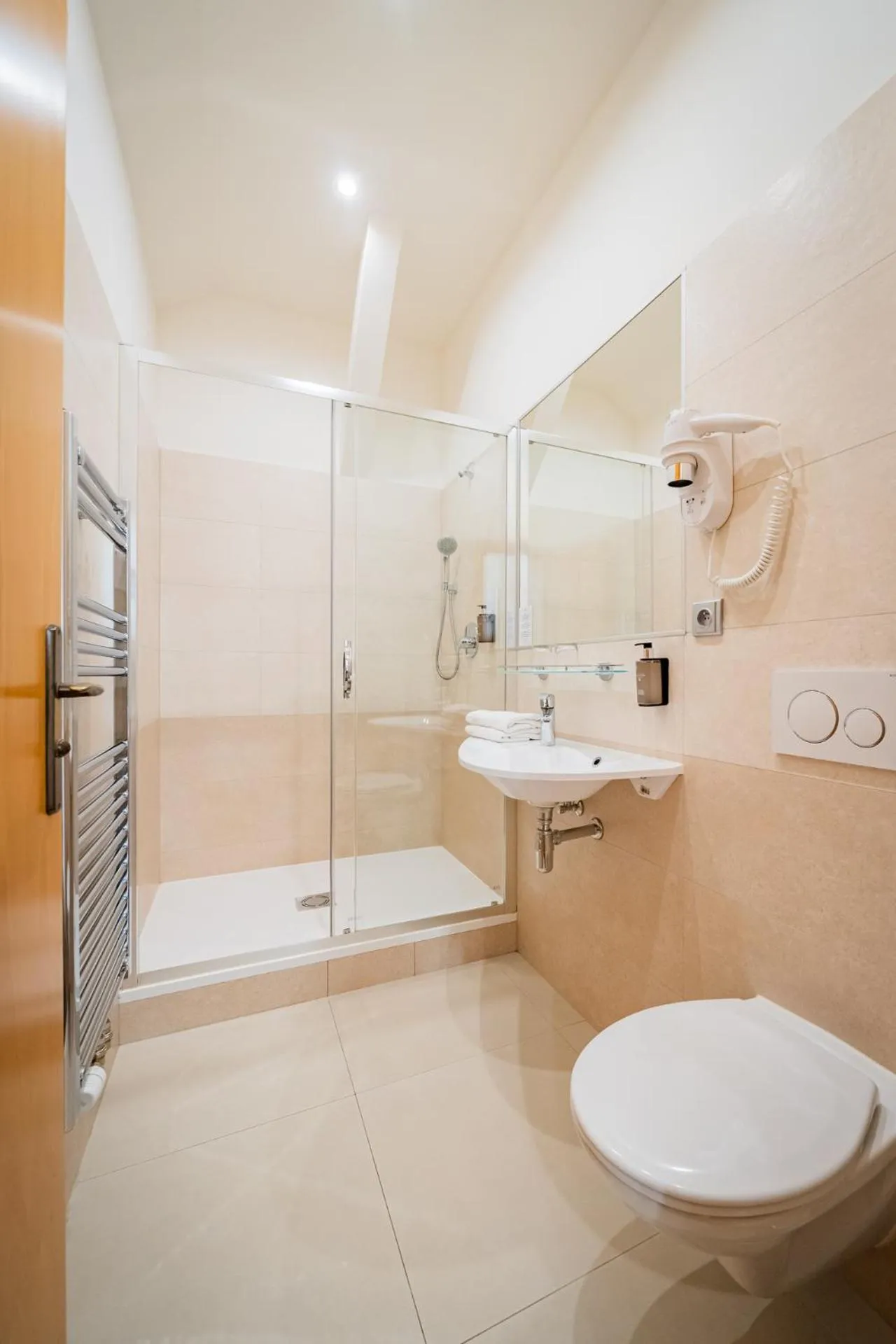 Standard Triple Room in Hotel Atos