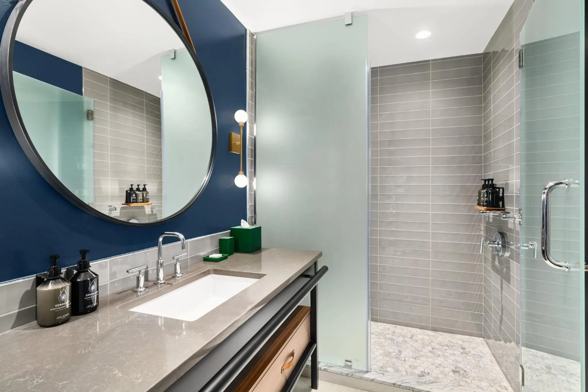 Standard King Room with Partial Water View - Non-Smoking in Hotel Indigo Vancouver Dwtn - Portland Area by IHG