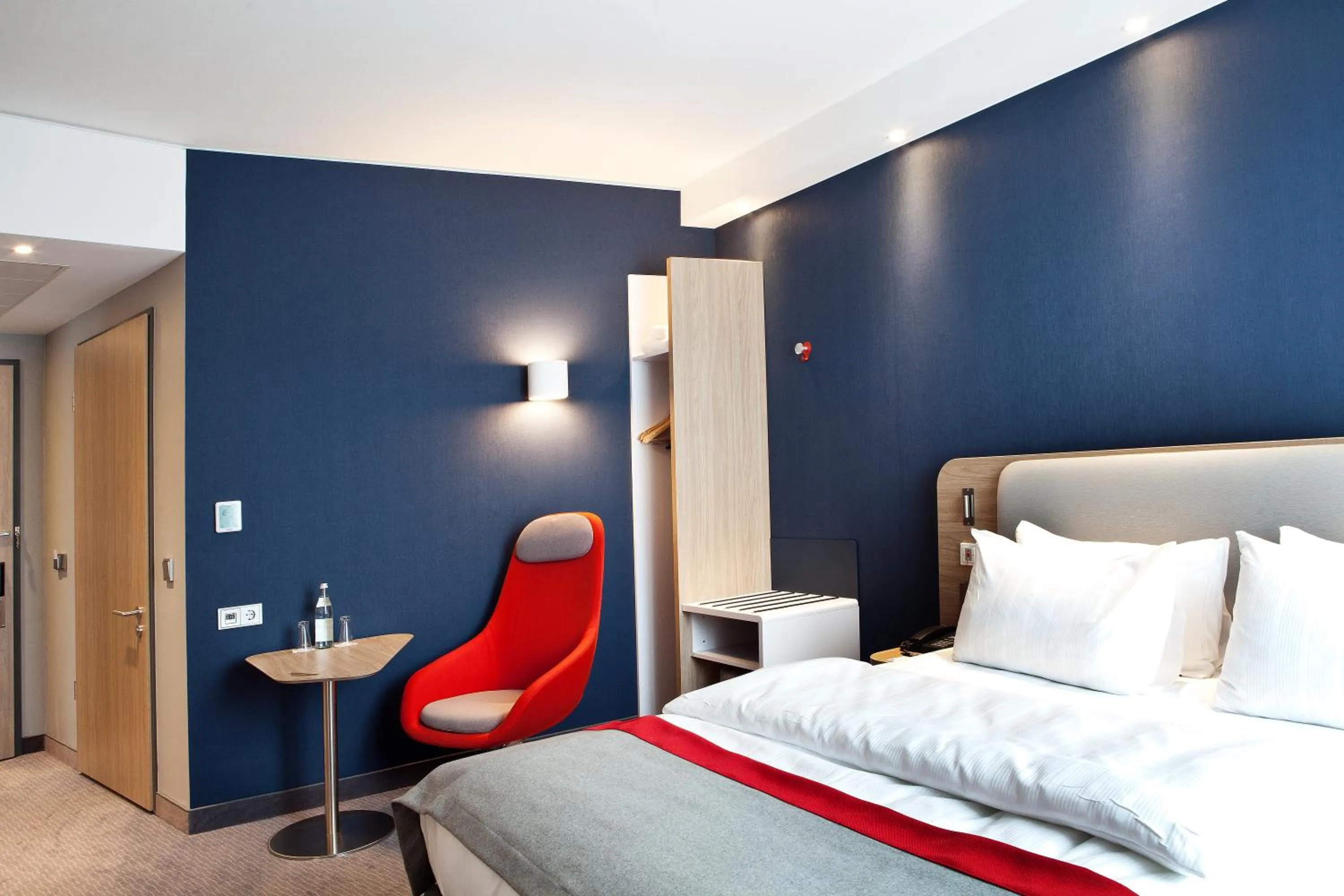 Queen Room with Roll in Shower  in Holiday Inn Express - Recklinghausen
