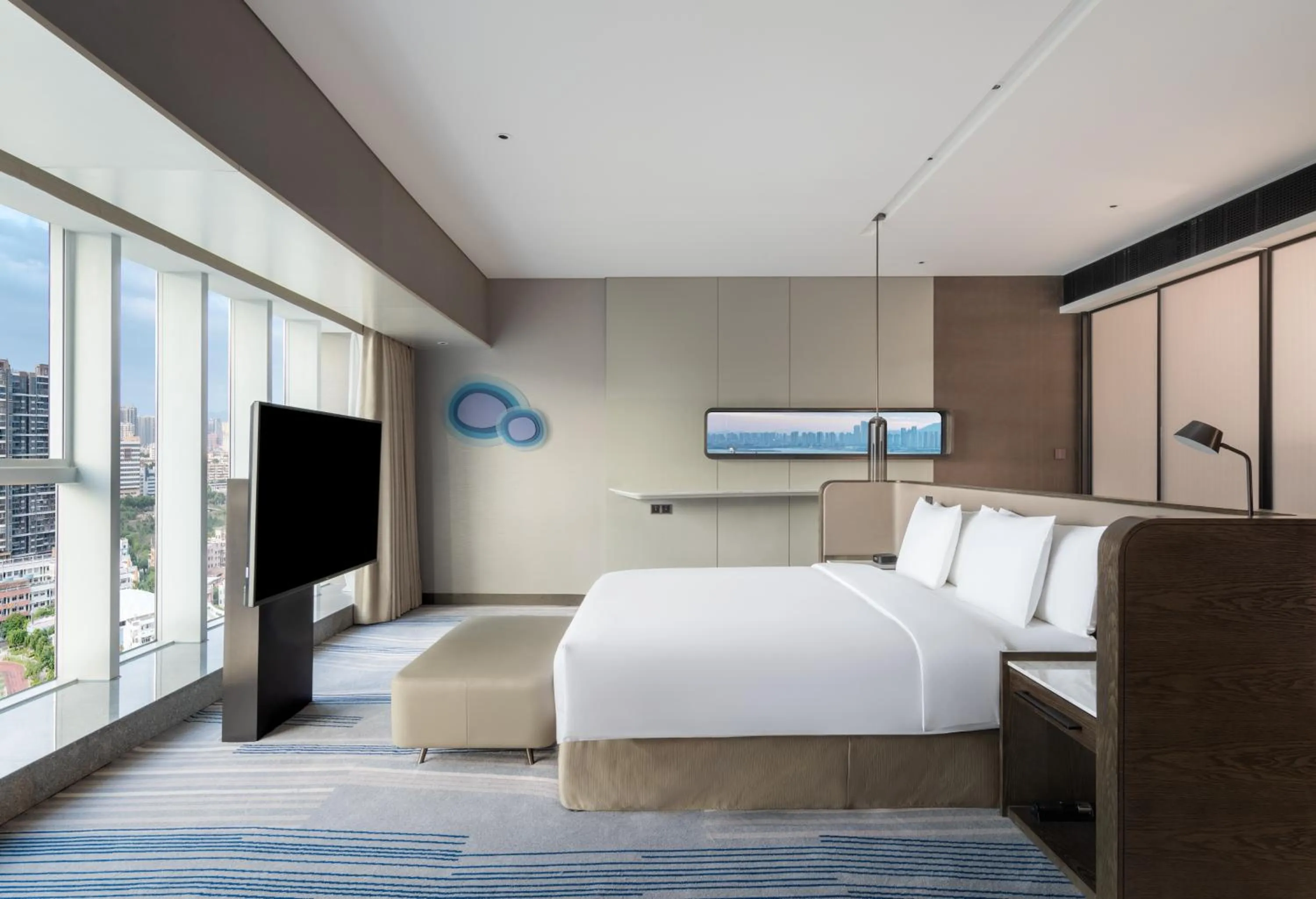 Junior King Suite - Lounge Access in Crowne Plaza Xiamen Jimei Seaview by IHG-Free Mini Bar