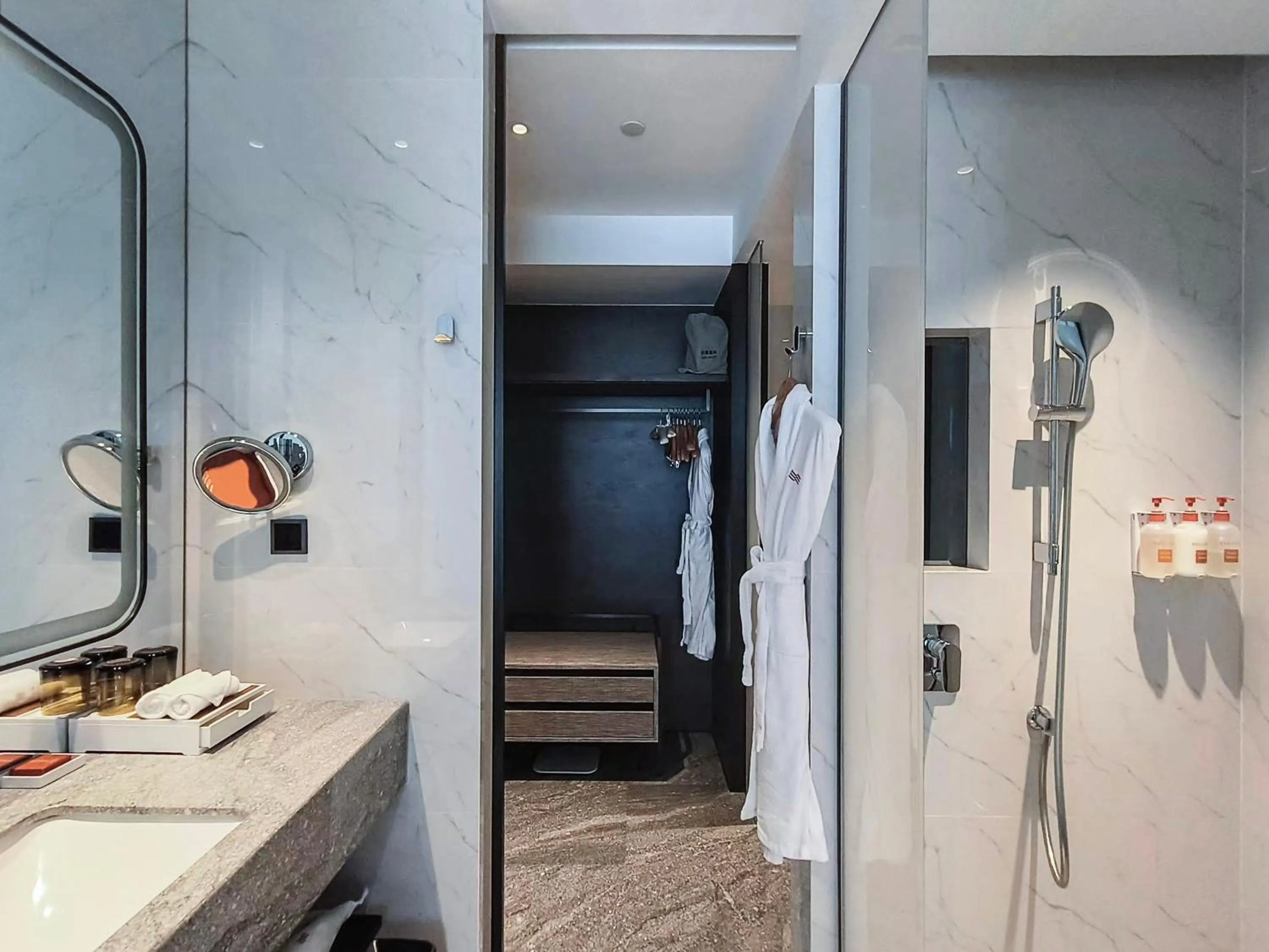 Upgraded Standard Room in Crowne Plaza Xiamen Jimei Seaview by IHG-Free Mini Bar