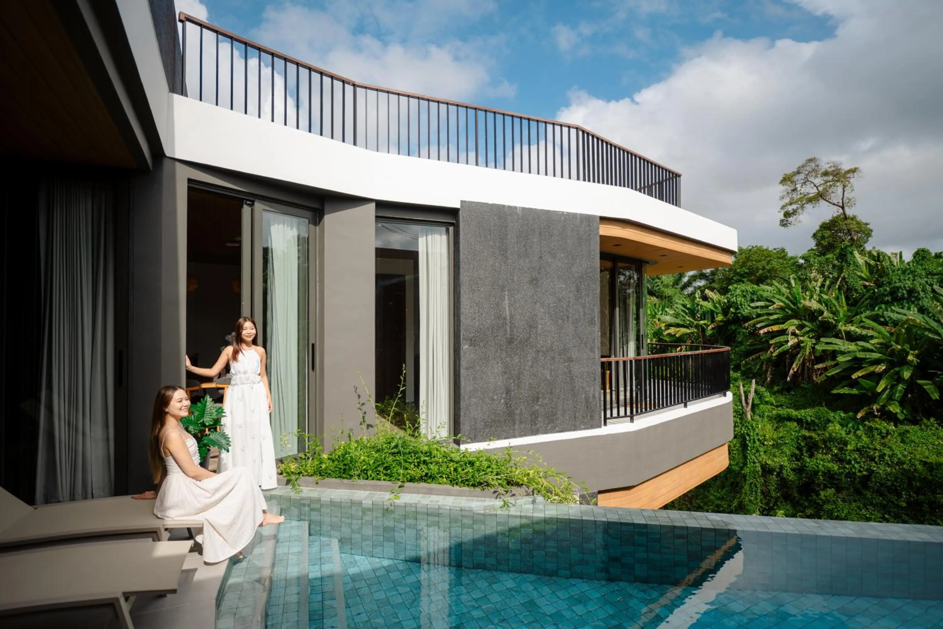 Deluxe 3-Bedroom Serviced Villa with Private Pool in AKRA Collection Layan - Hideaway Villas