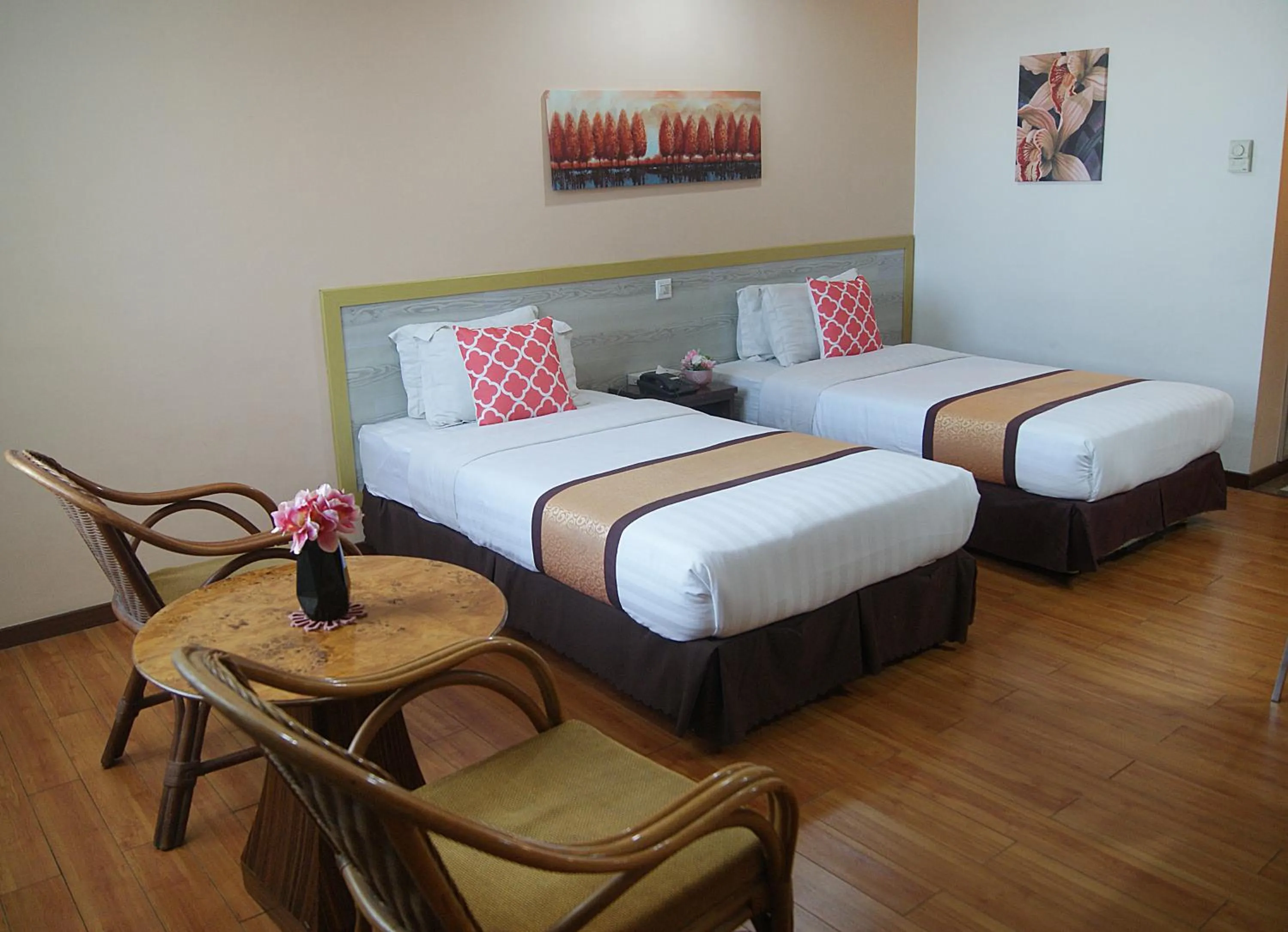 Superior Twin Room in TD Plaza Hotel