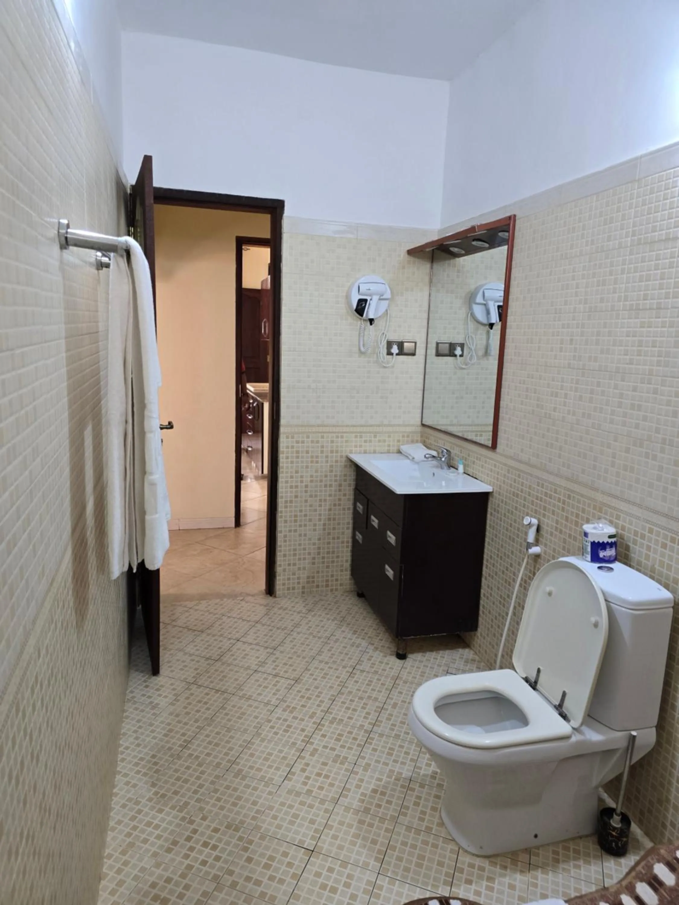 Apartment with City View - Annex in Dhow Palace Hotel