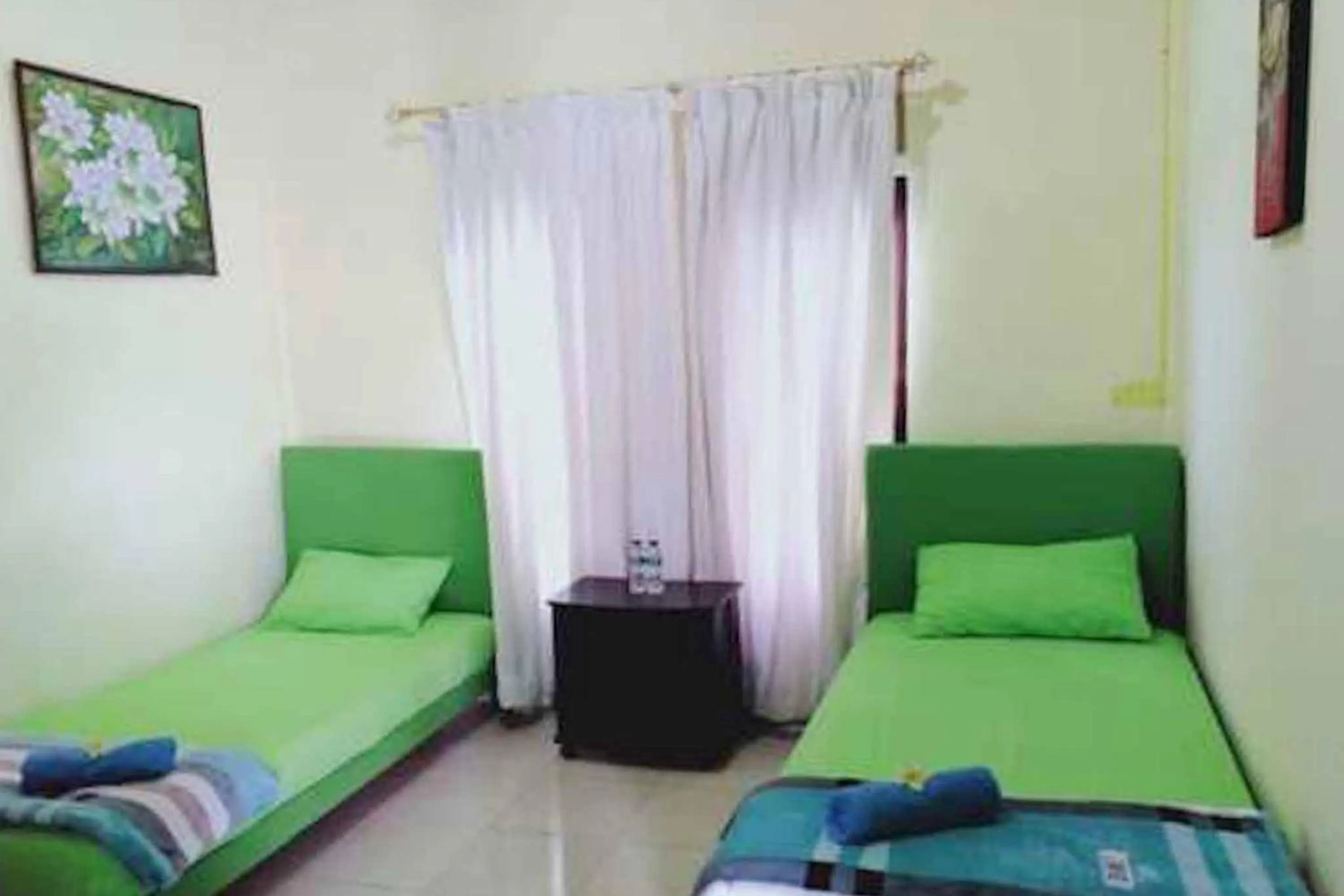 Standard Twin Room in Quattrick Dee Homestay Mitra RedDoorz