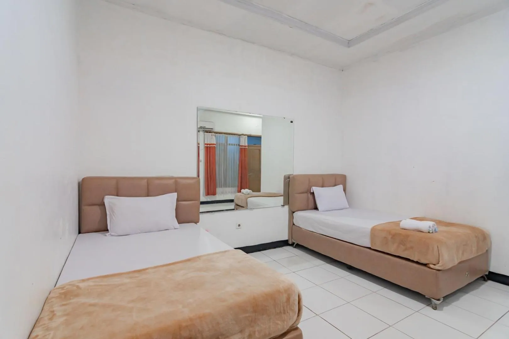 Standard Double Room in Hotel Markoni Pamanukan Mitra RedDoorz