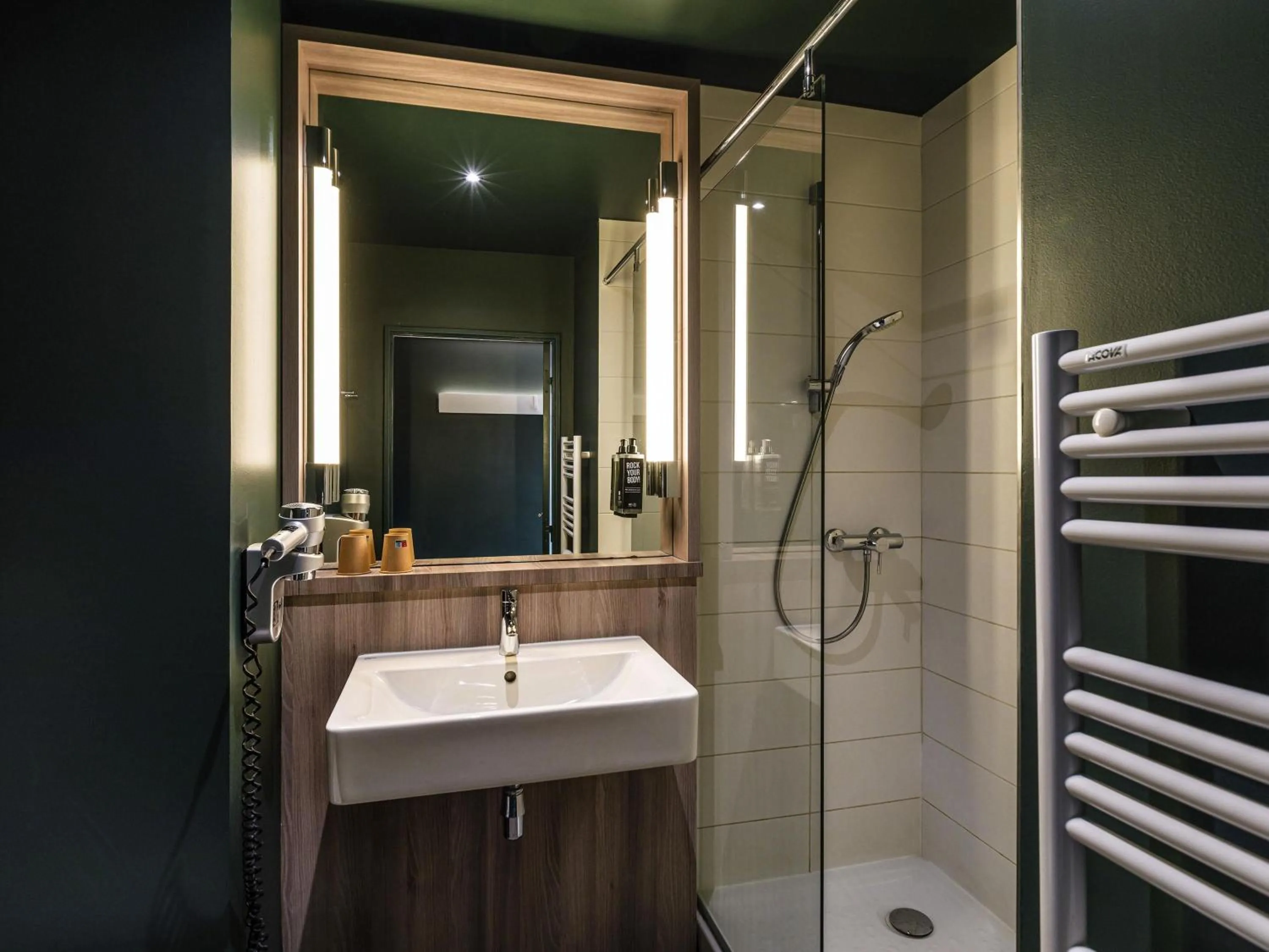 Standard Twin Room in ibis Lyon Est Meyzieu