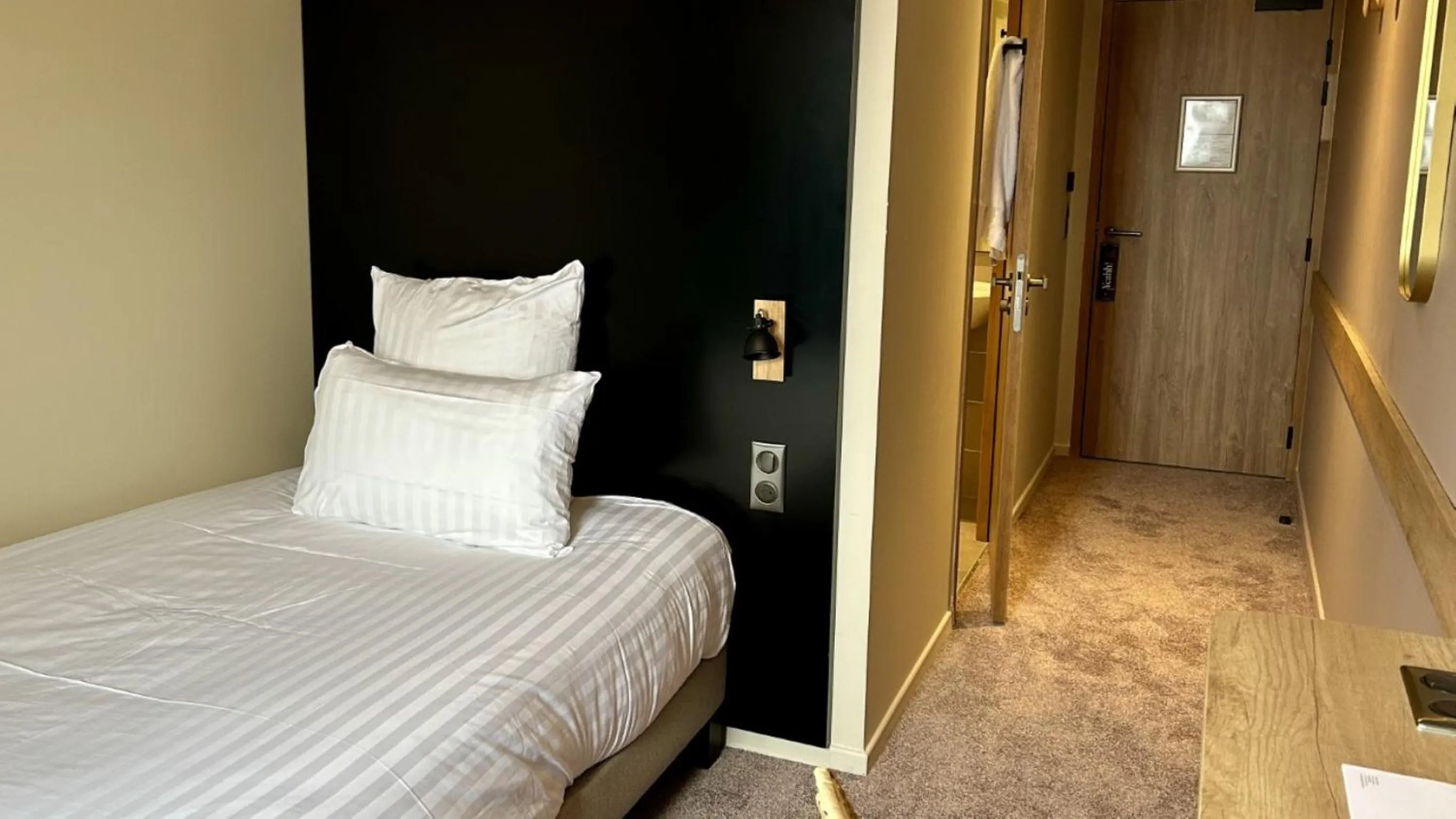 Standard Room 1 Single Bed - single occupancy in Golden Tulip Reims Bezannes