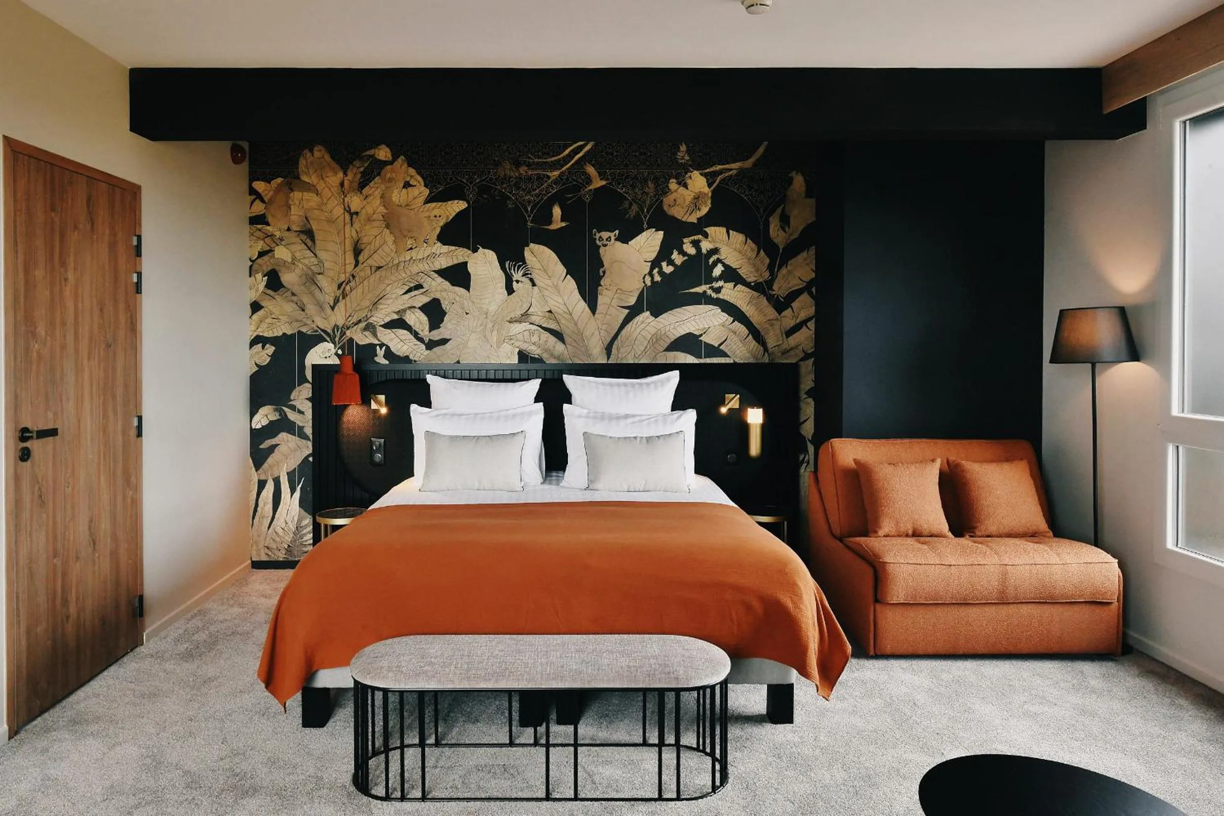 Deluxe Suite - 1 King Bed 2 Sofa Beds for 1 person in Golden Tulip Reims Bezannes