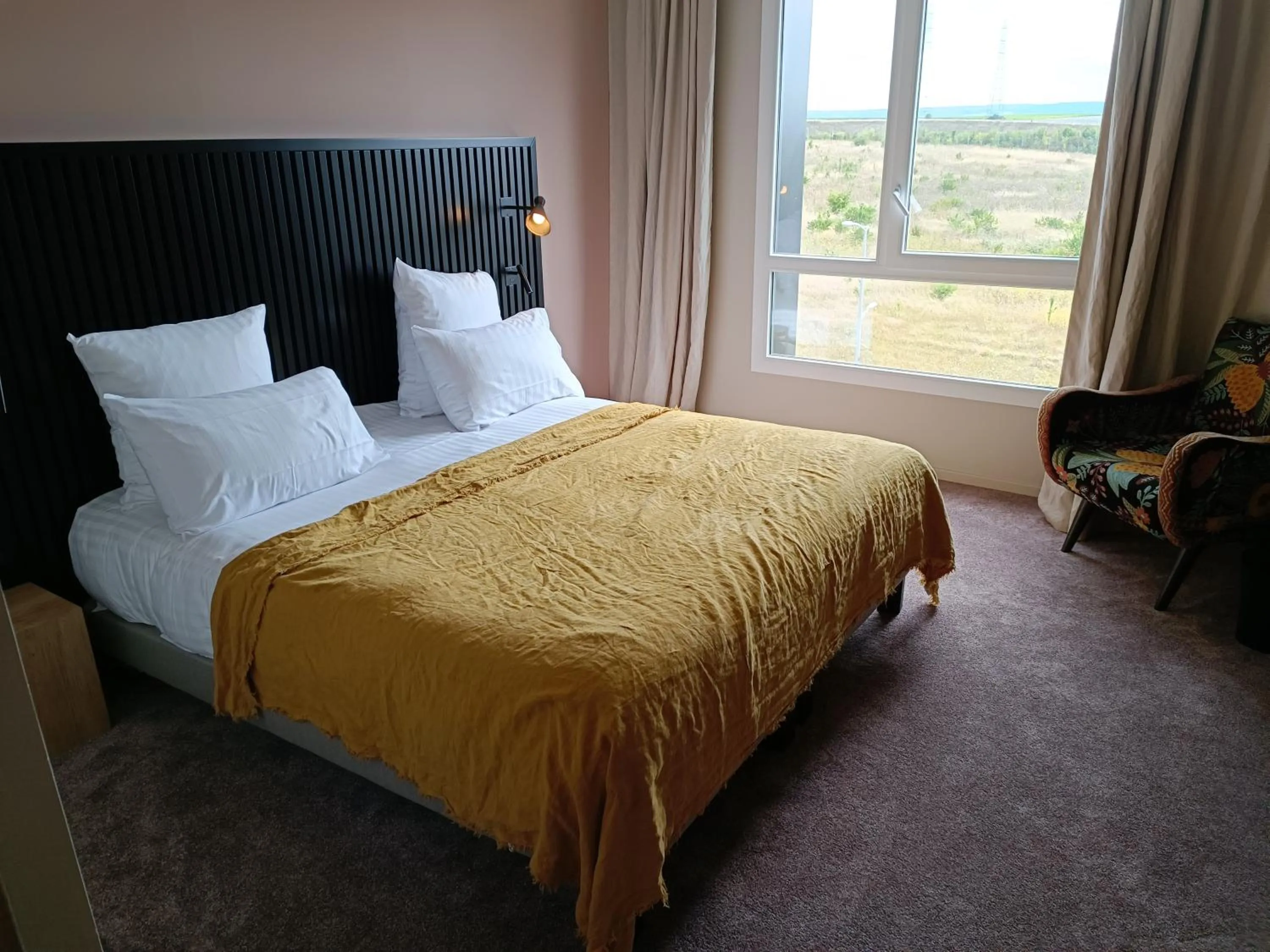 Standard Room 1 King Bed in Golden Tulip Reims Bezannes