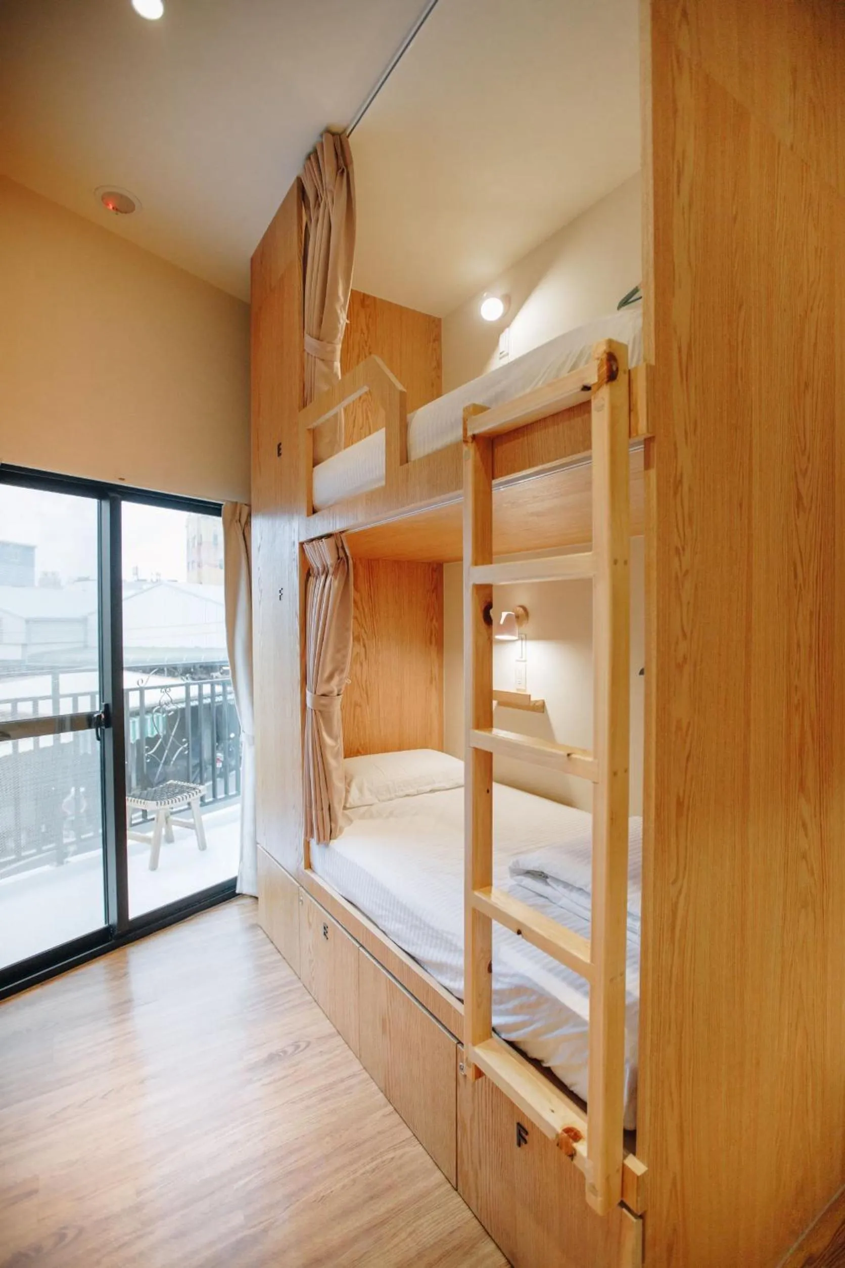 Bed in 6-Bed Female Dormitory Room in Lixia Hostel