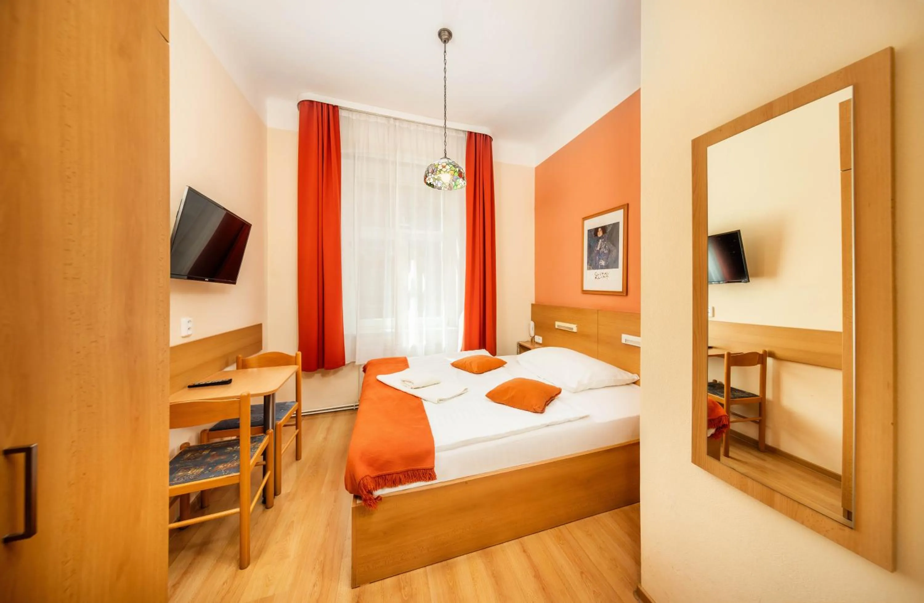 Single Room in Hotel Golden City Garni
